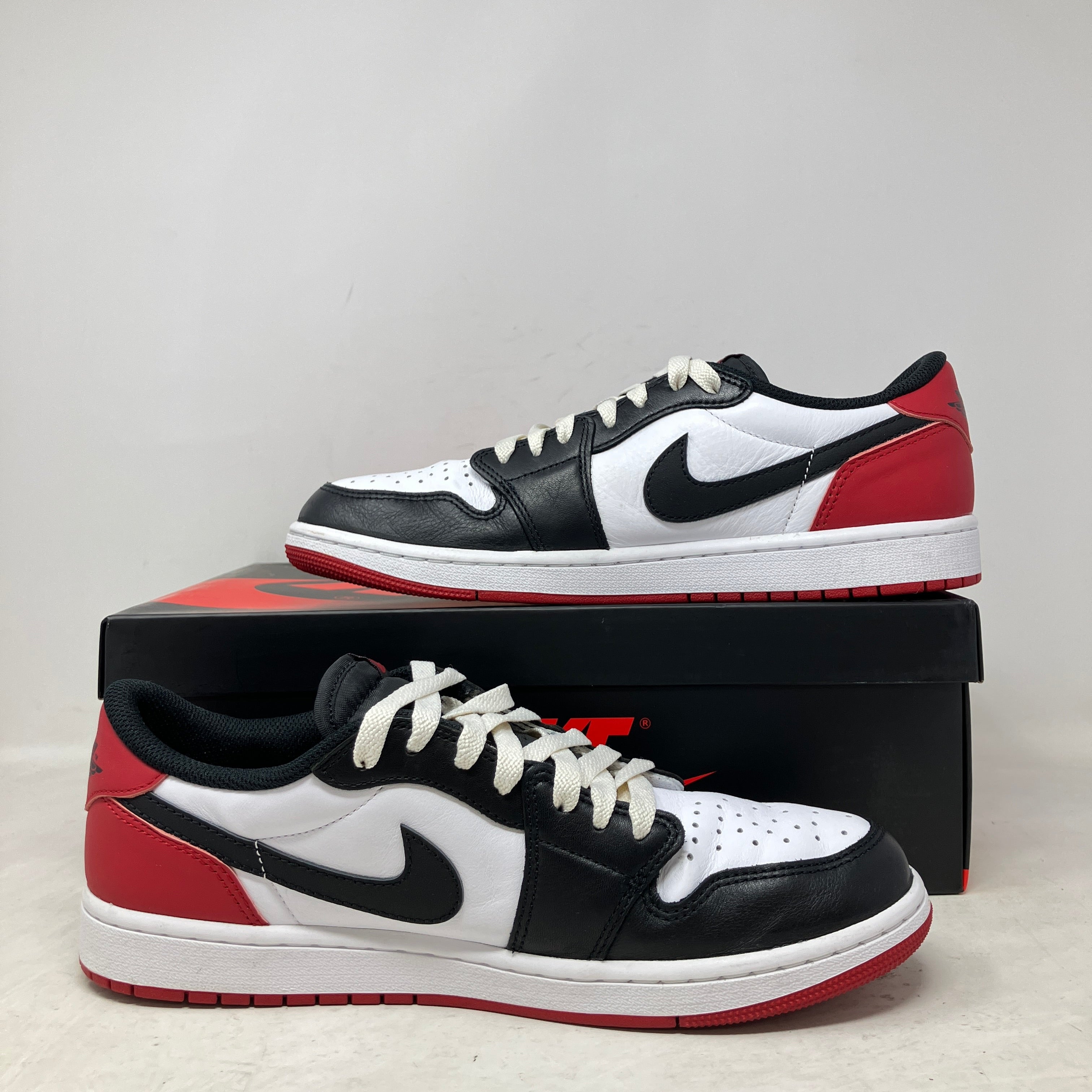 Jordan 1 Retro Low OG Black Toe (2023)