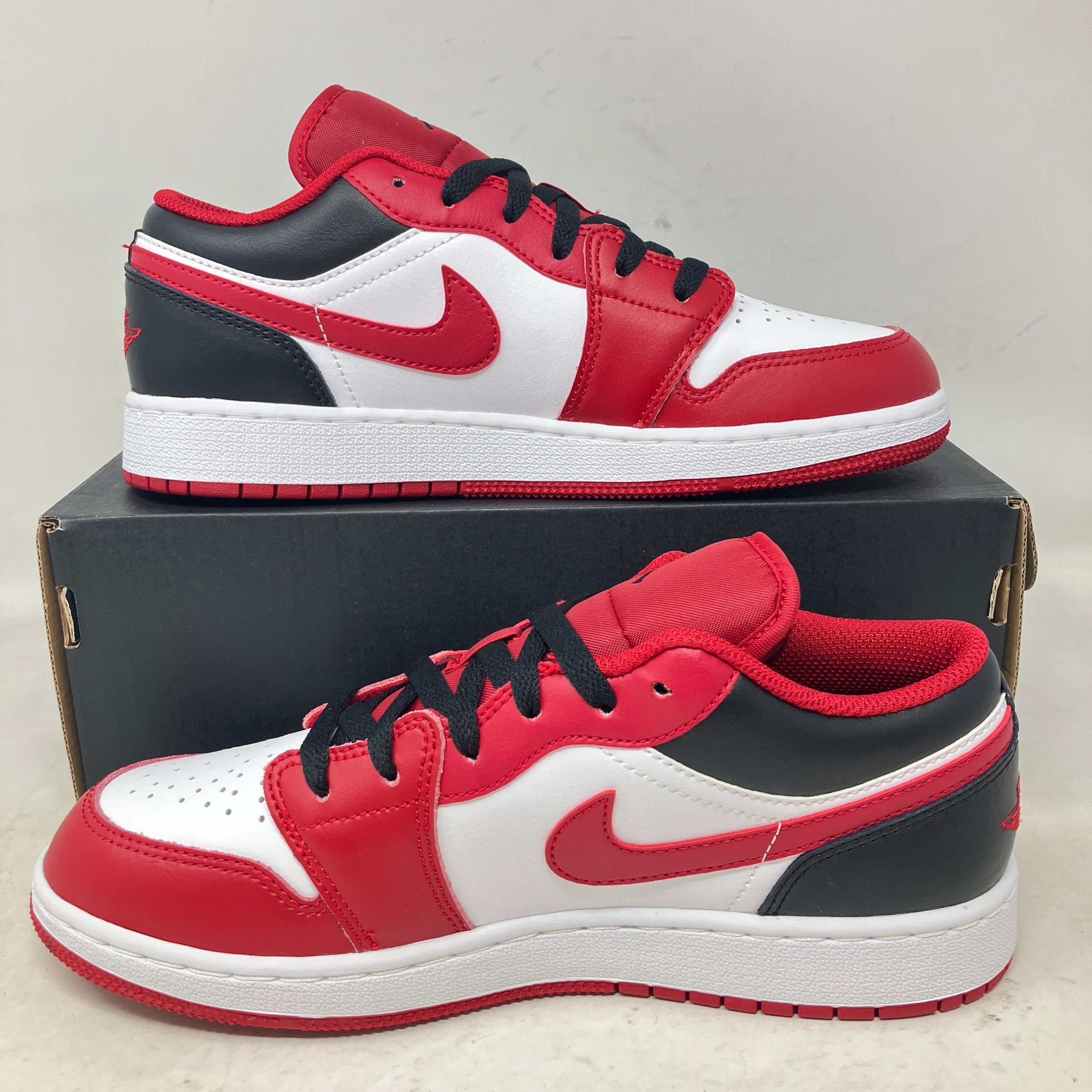 Jordan 1 Low Bulls (GS)