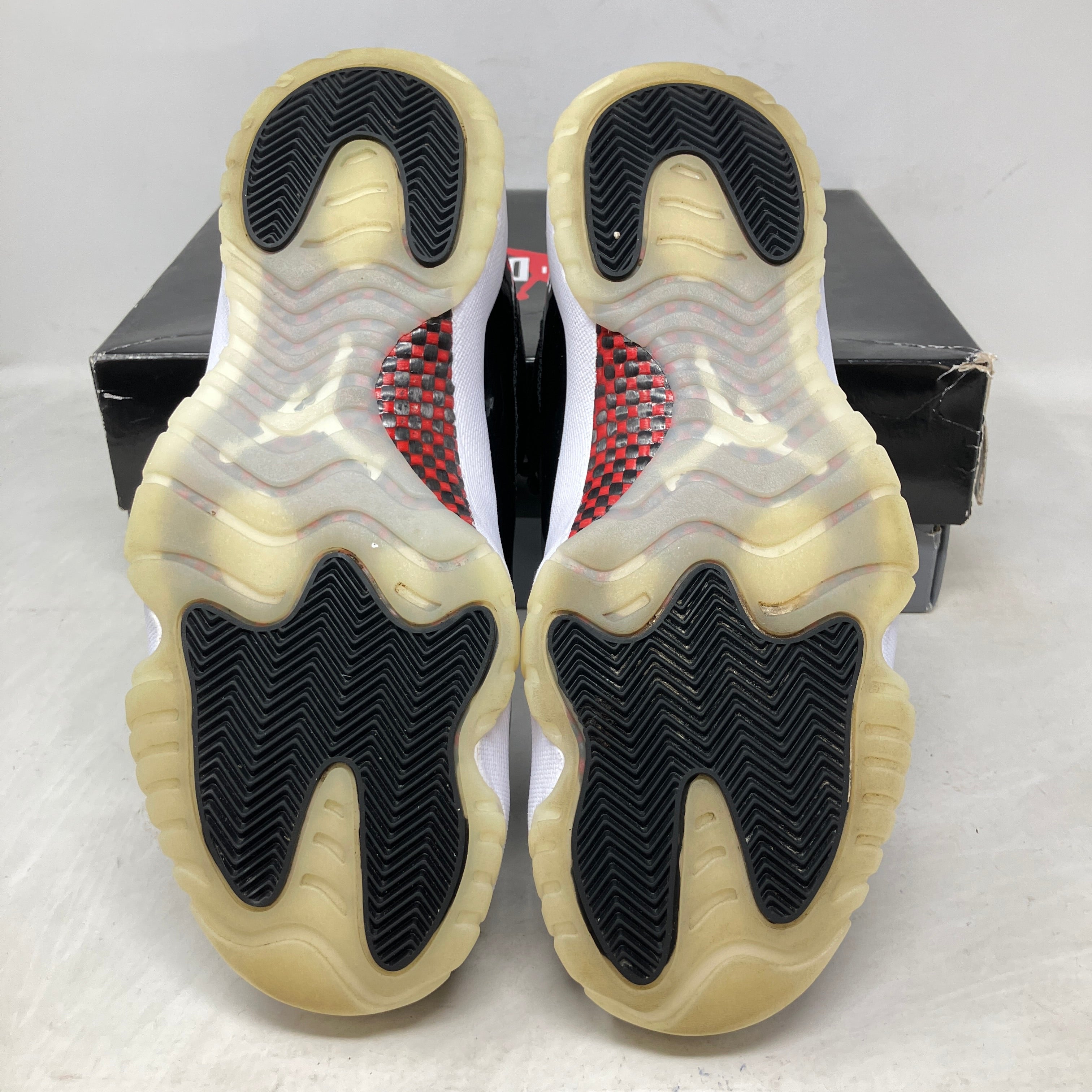 Jordan 11 Retro Low 72-10