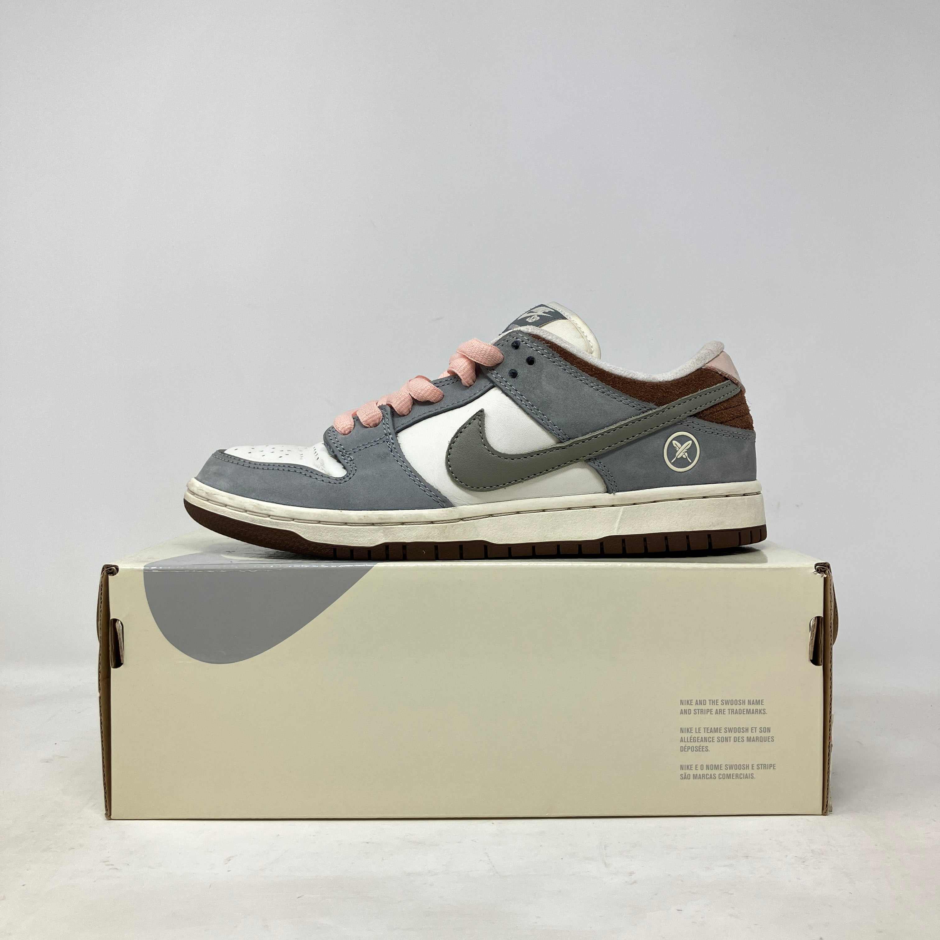 Pre-owned Nike SB Dunk Low Yuto Horigome sneaker with gray, white, and pink accents displayed on its box with all accessories included