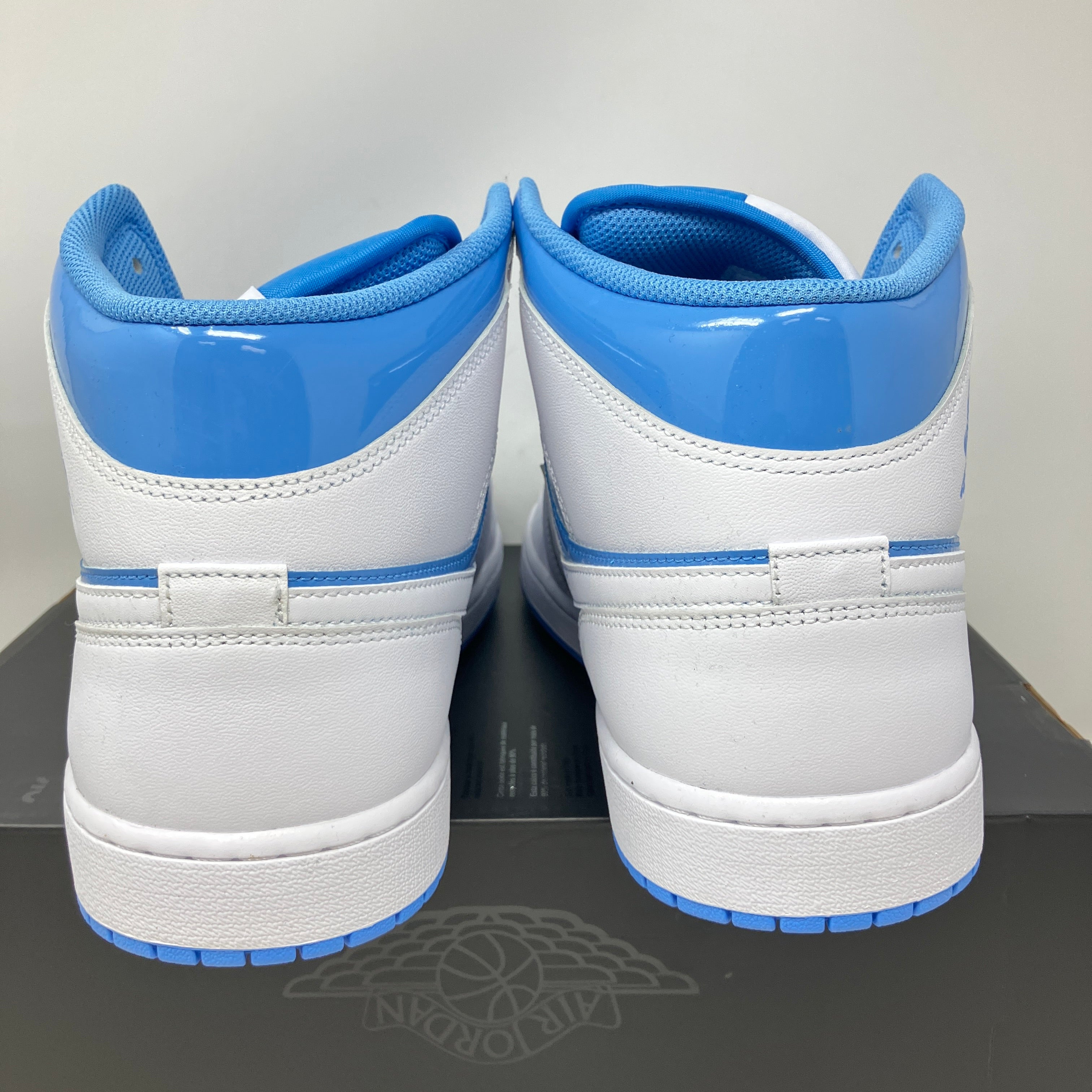 Jordan 1 Mid Legend Blue