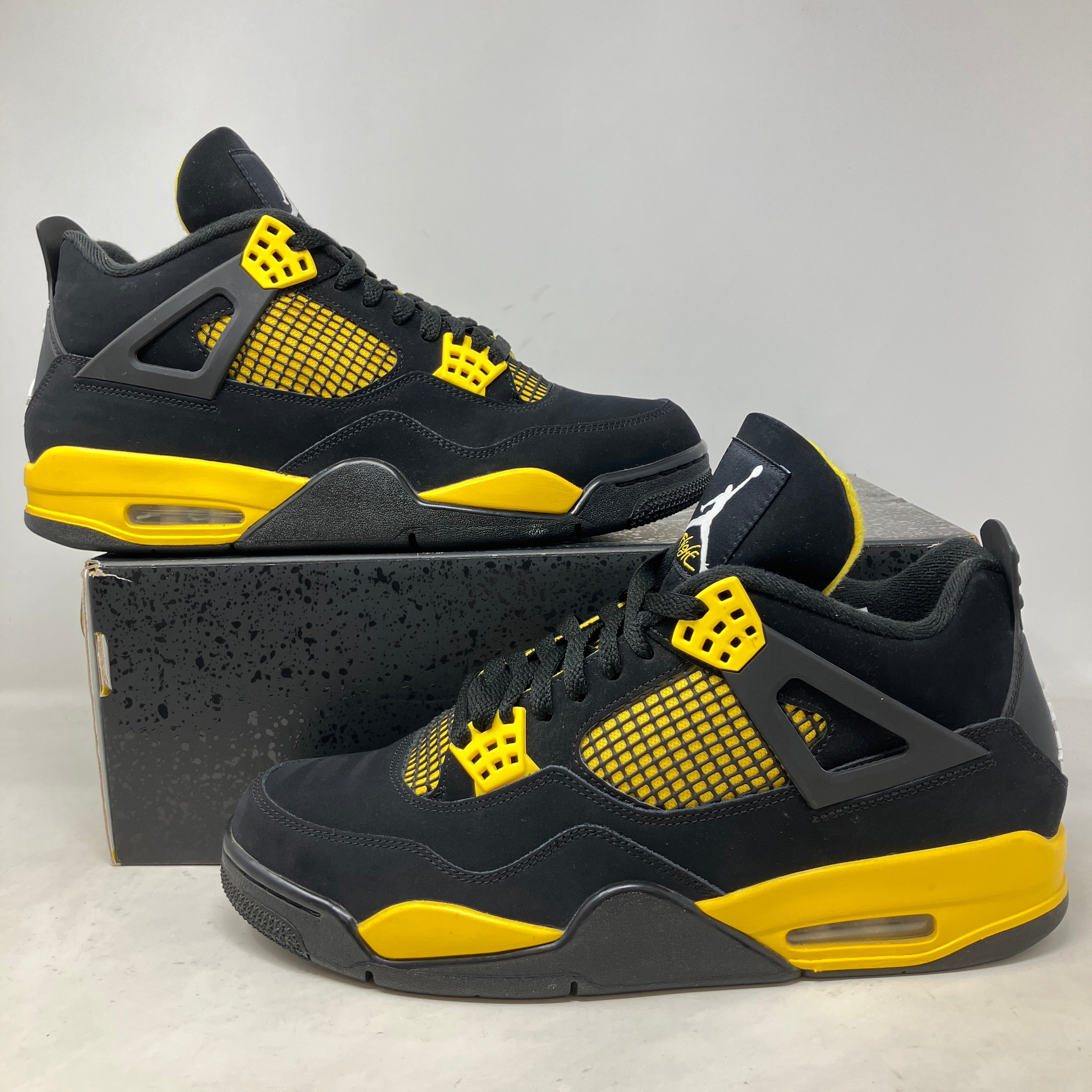 Jordan 4 Retro Thunder (2023)