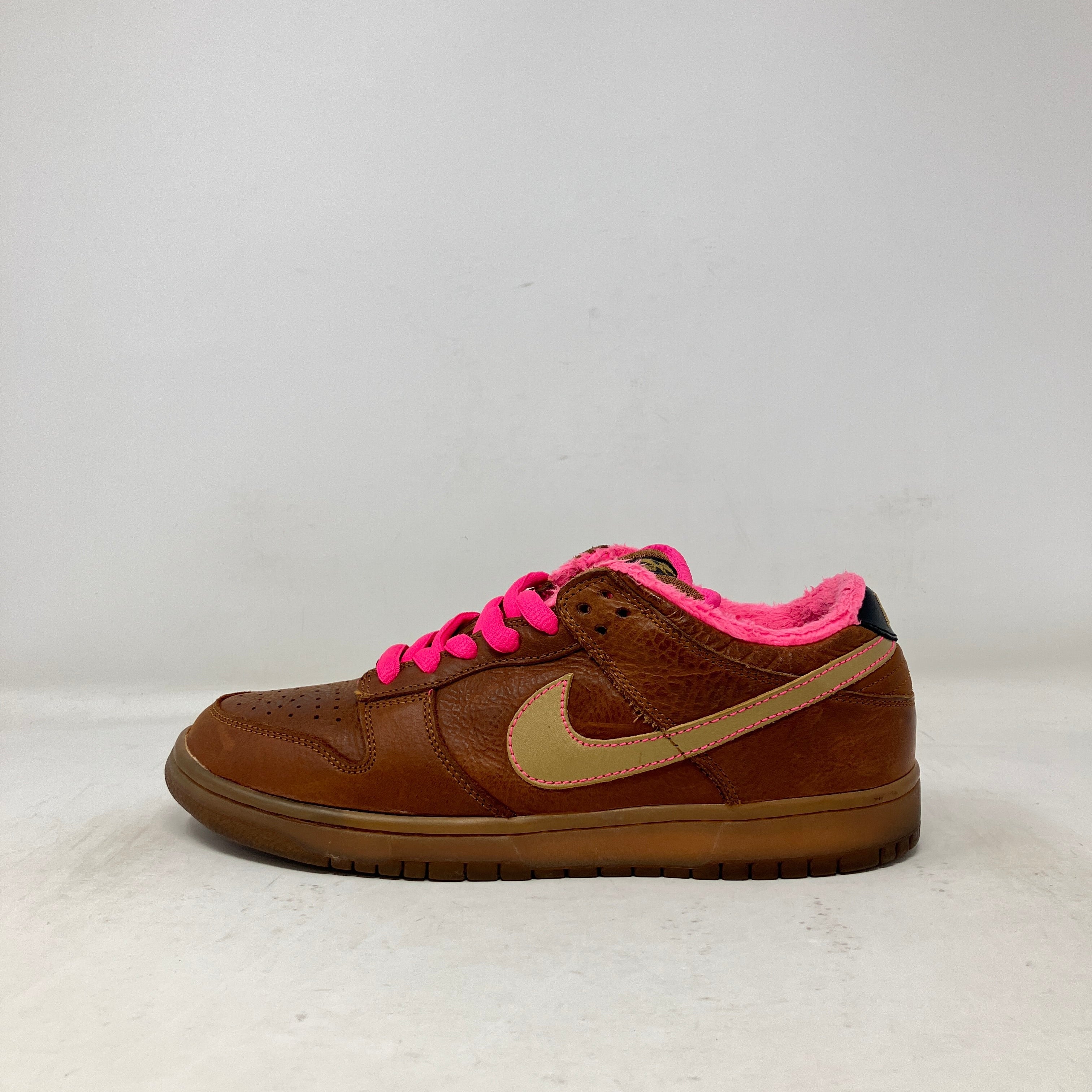 Nike SB Dunk Low Gibson Guitar Case sneaker, pre-owned, pink accents, no box.