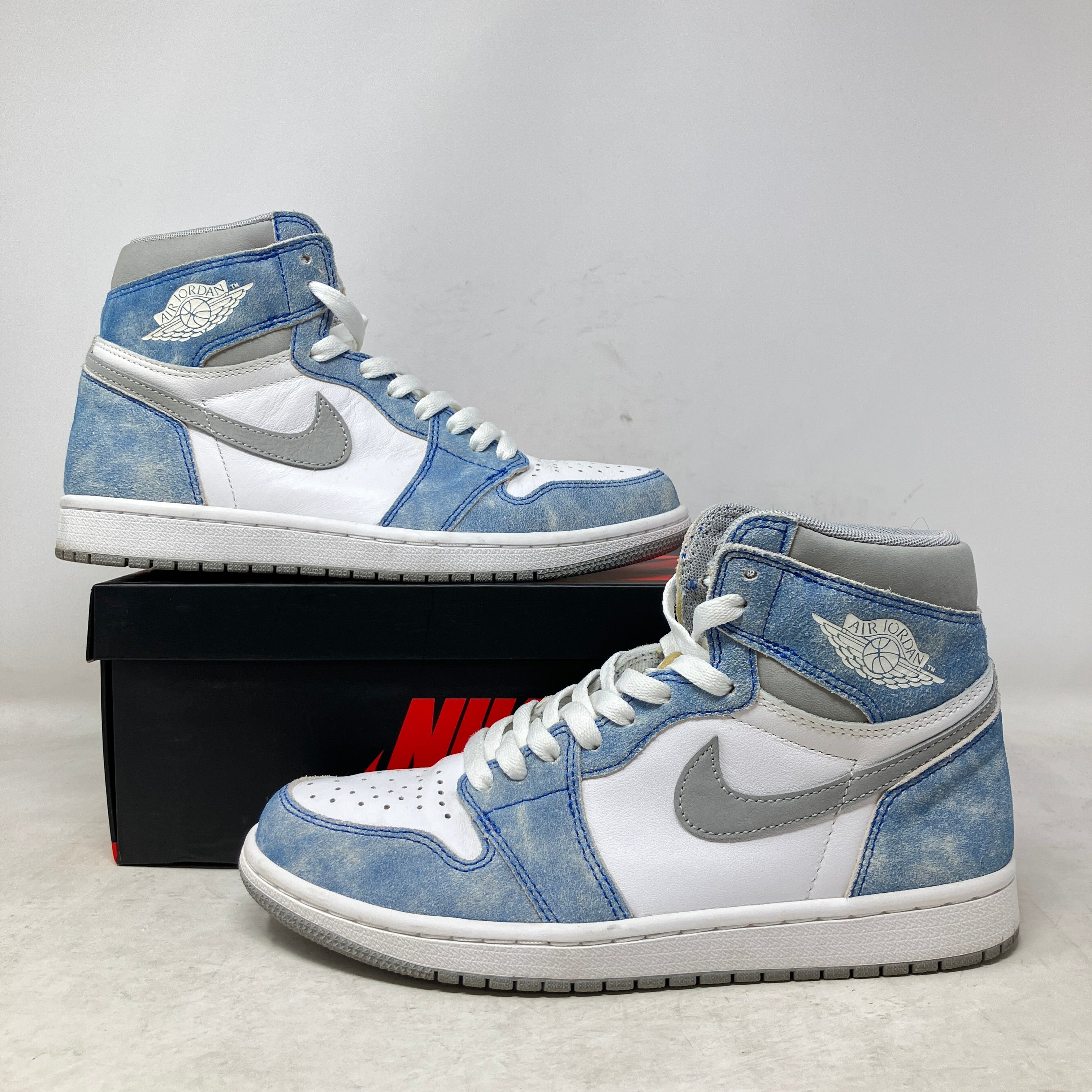 Jordan 1 Retro High Hyper Royal Smoke Grey