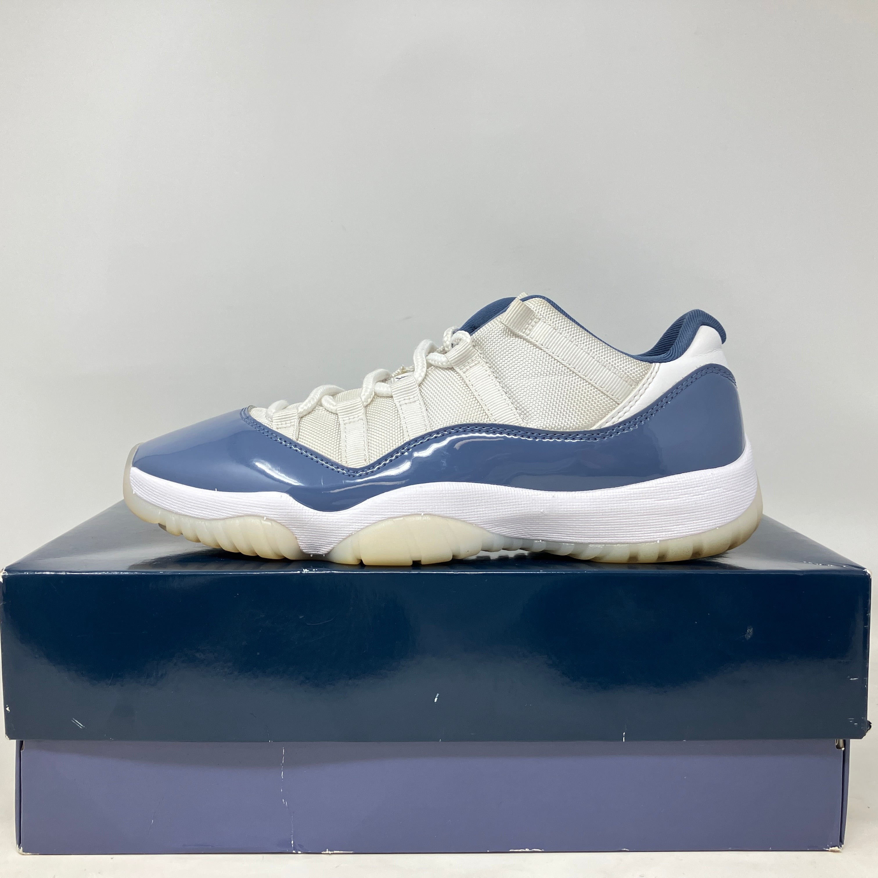 Jordan 11 Retro Low Diffused Blue