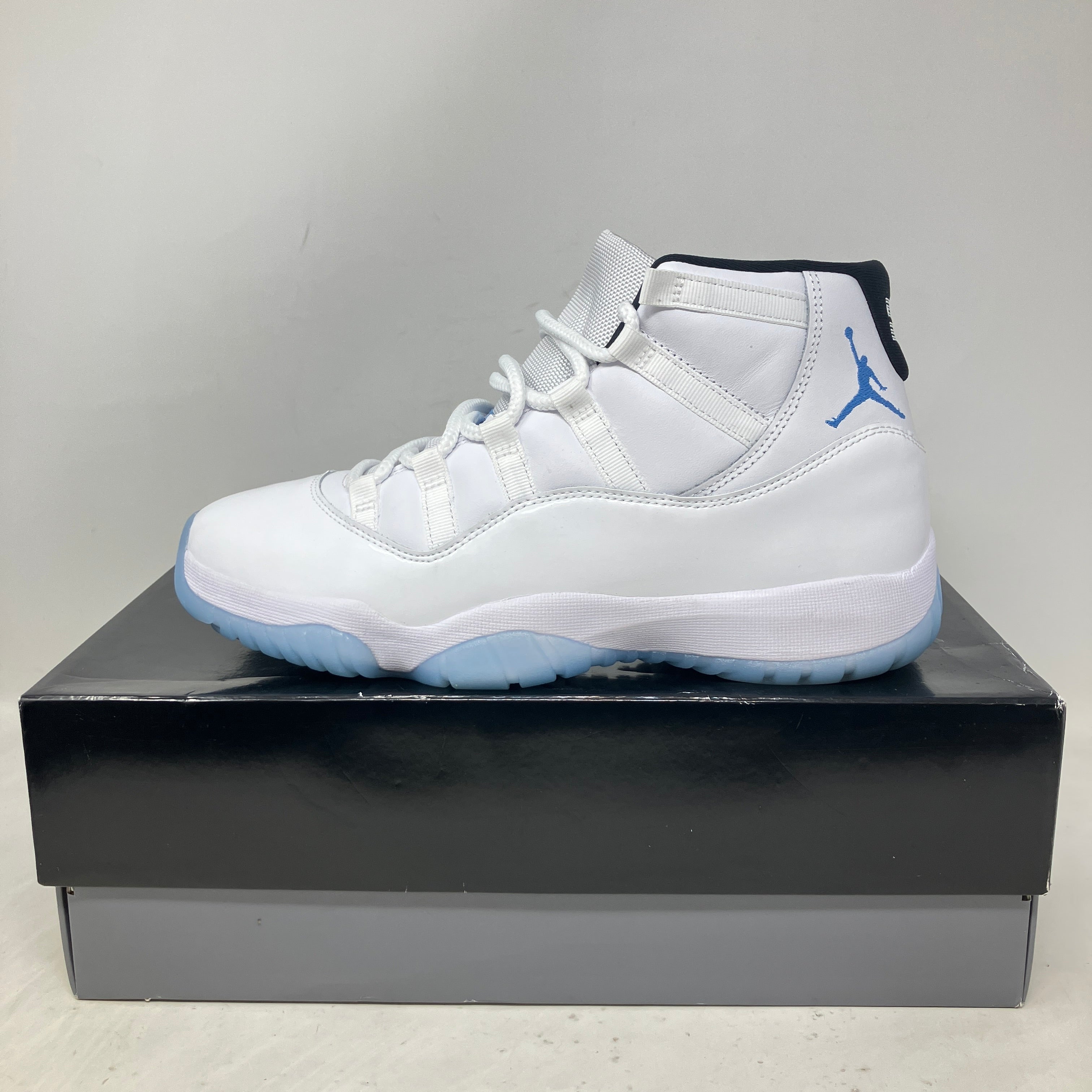 Jordan 11 Retro Legend Blue (2024)