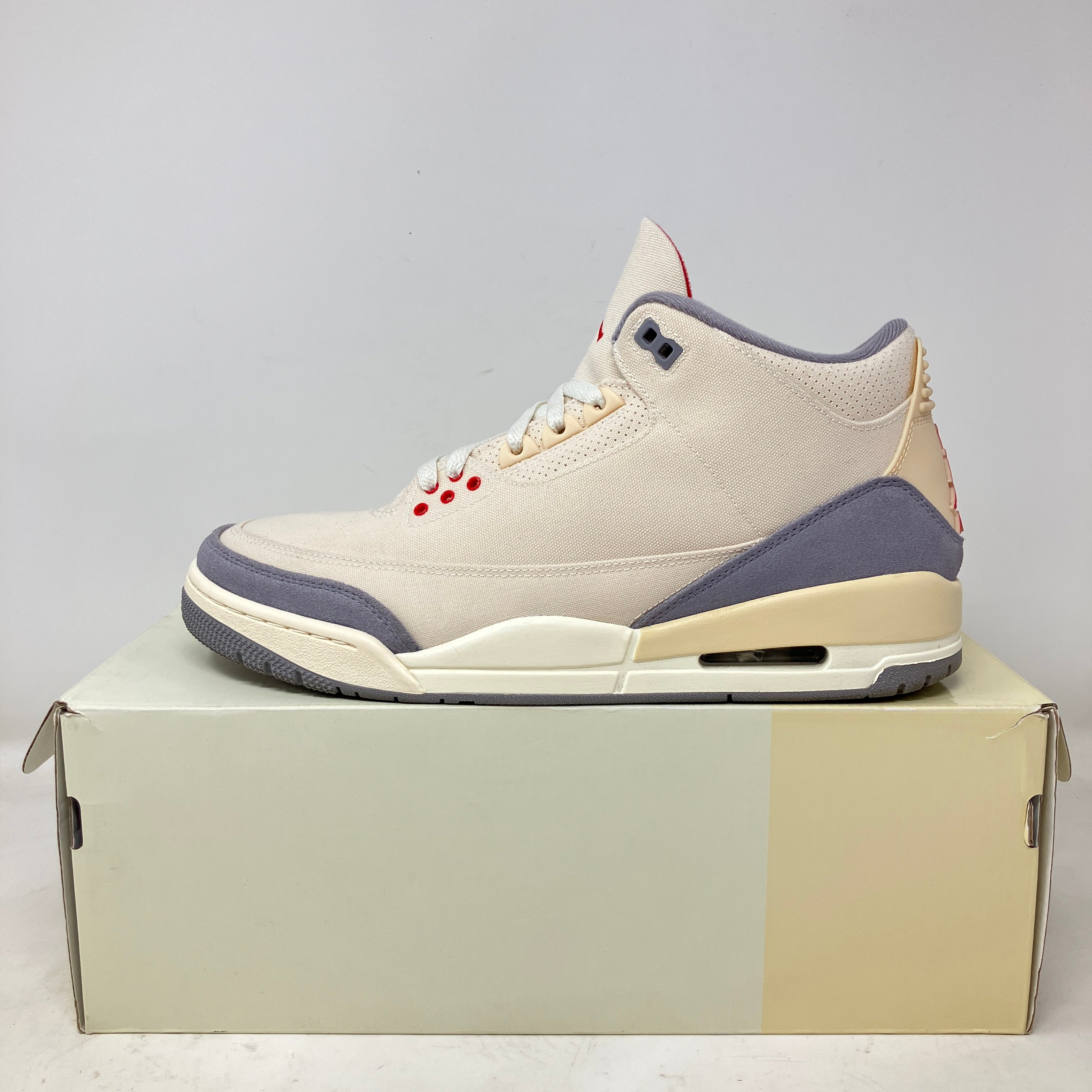Jordan 3 Retro Muslin sneaker in pre-owned condition with all accessories on box