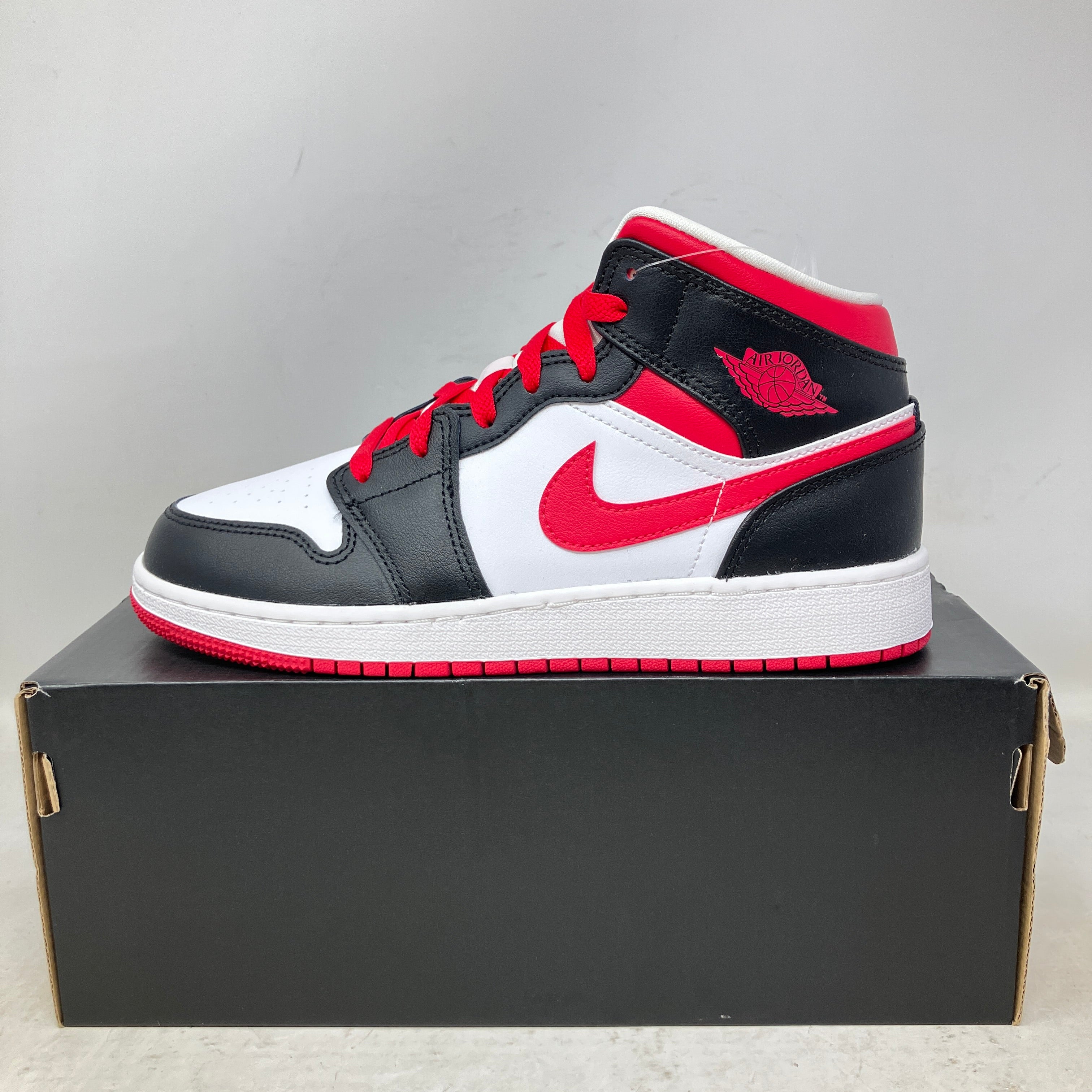 Jordan 1 Mid Very Berry (GS)