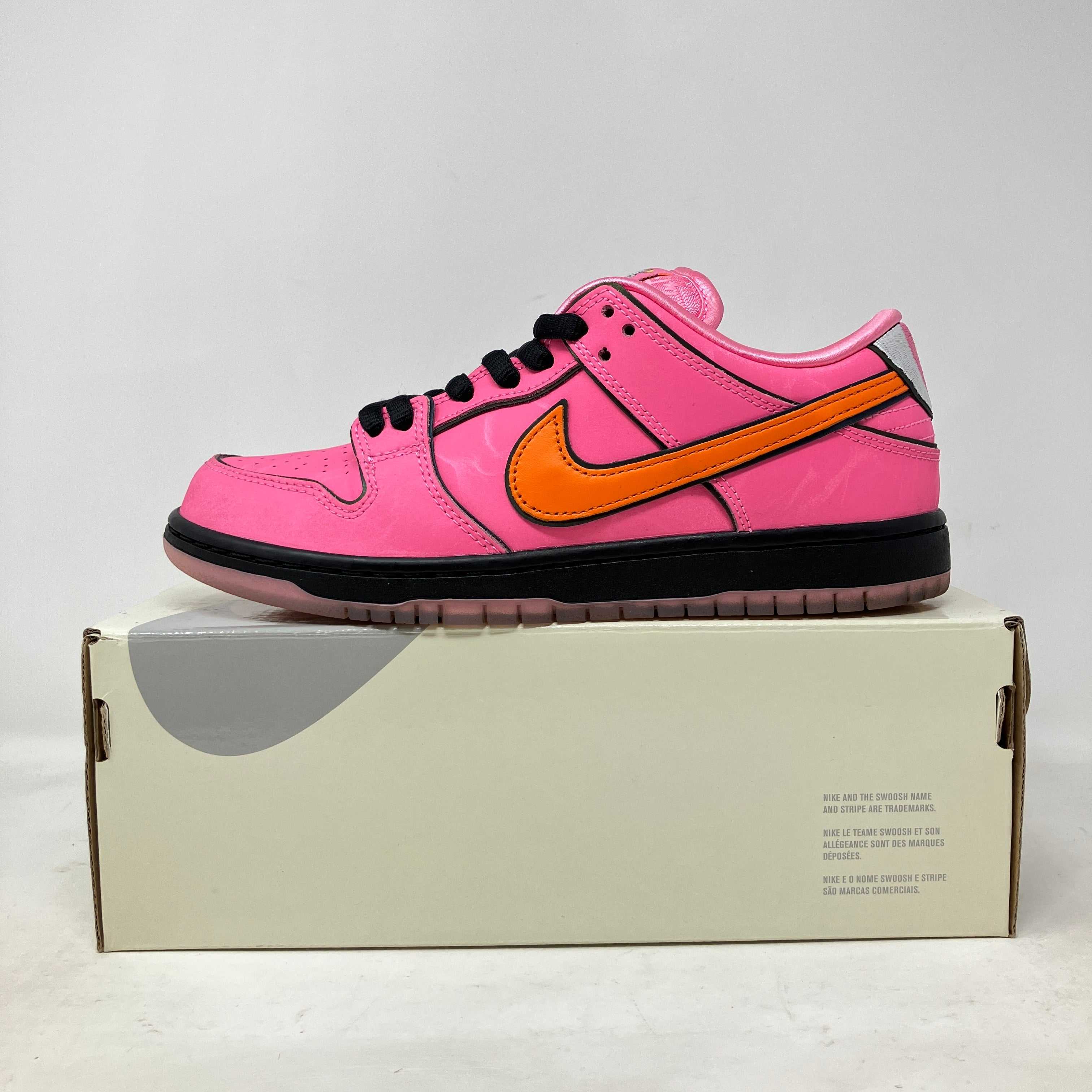 Pre-owned Nike SB Dunk Low The Powerpuff Girls Blossom sneaker in pink with orange swoosh on box