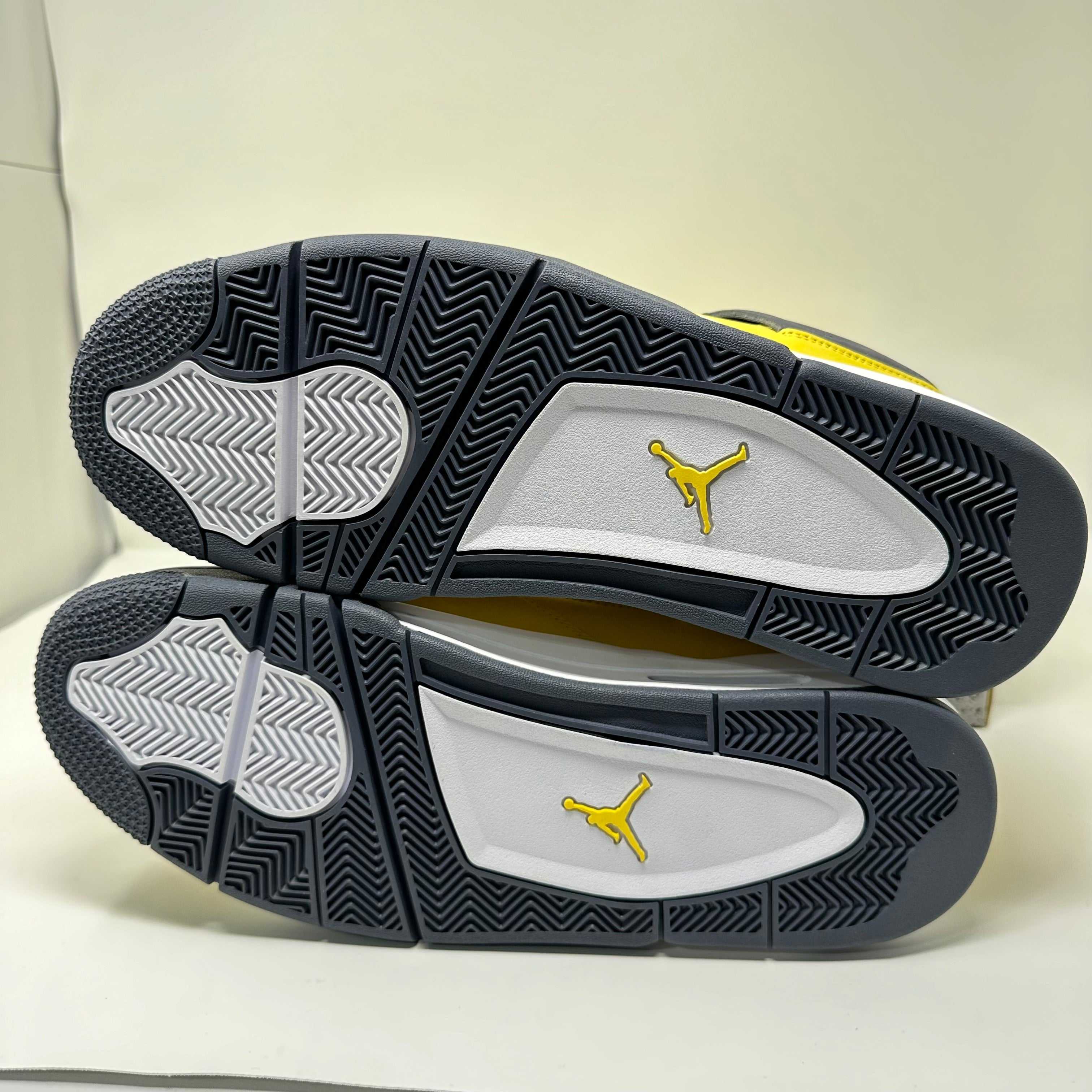 Jordan 4 Retro Lightning (2021)