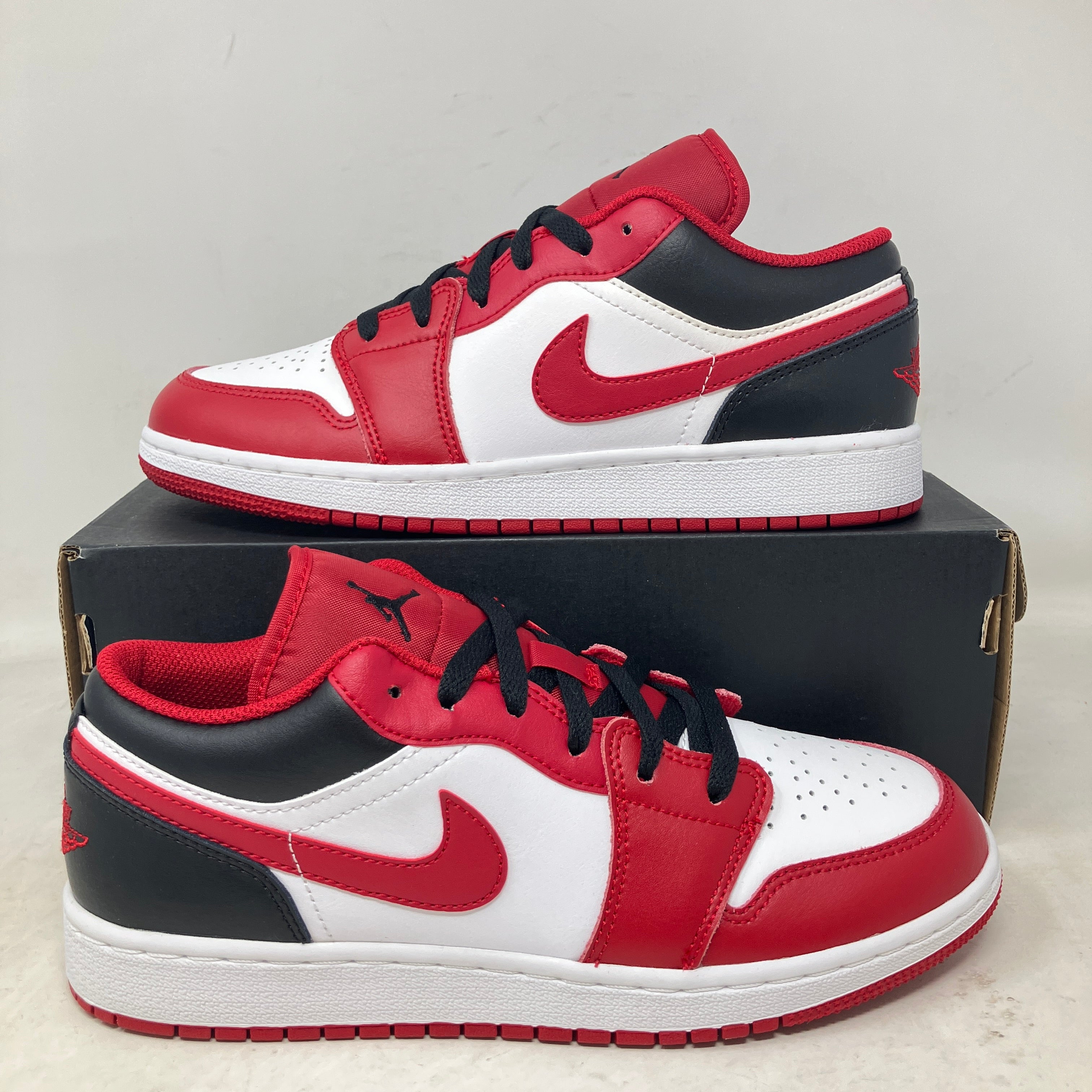 Jordan 1 Low Bulls (GS)