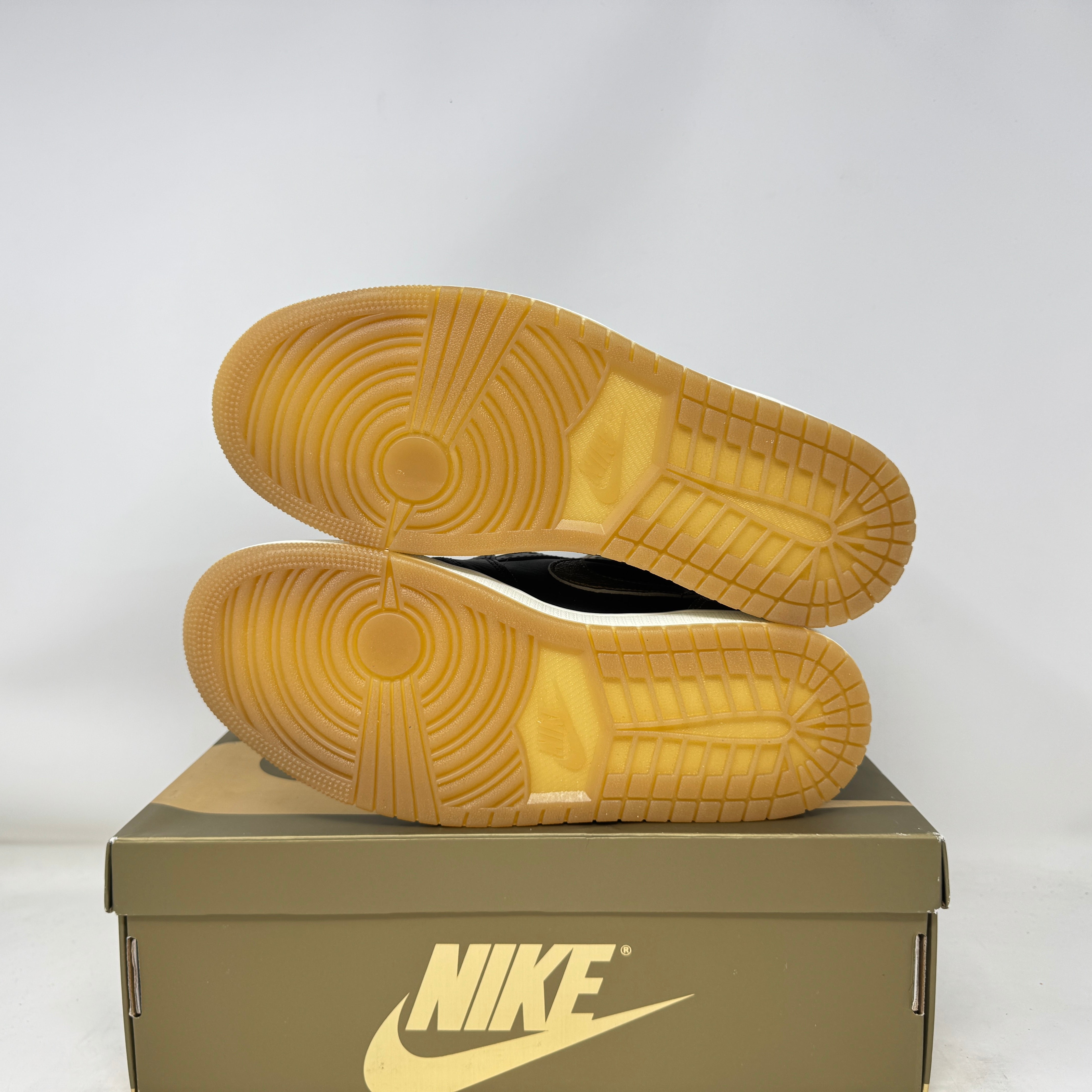 Jordan 1 Retro High OG Black Metallic Gold