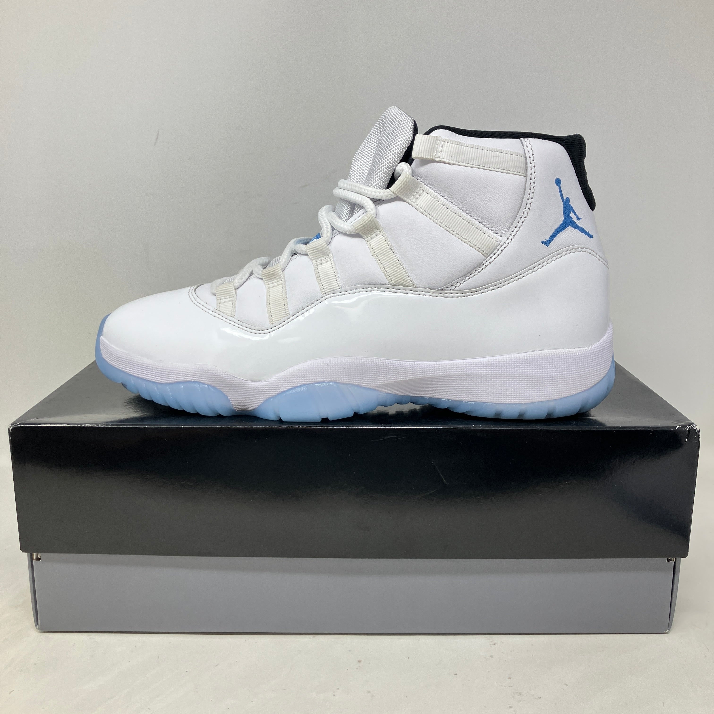 Jordan 11 Retro Legend Blue (2024)