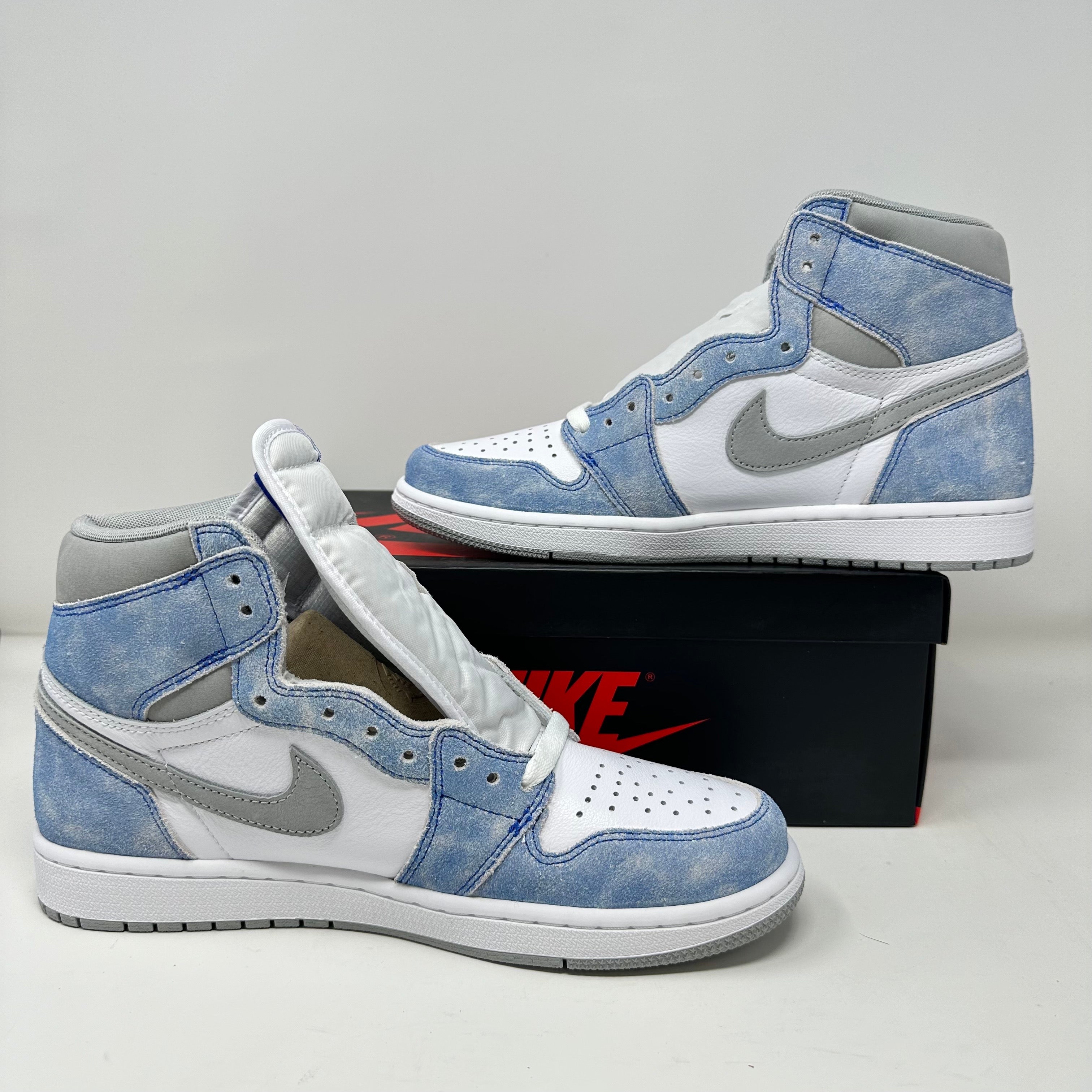 Jordan 1 Retro High Hyper Royal Smoke Grey