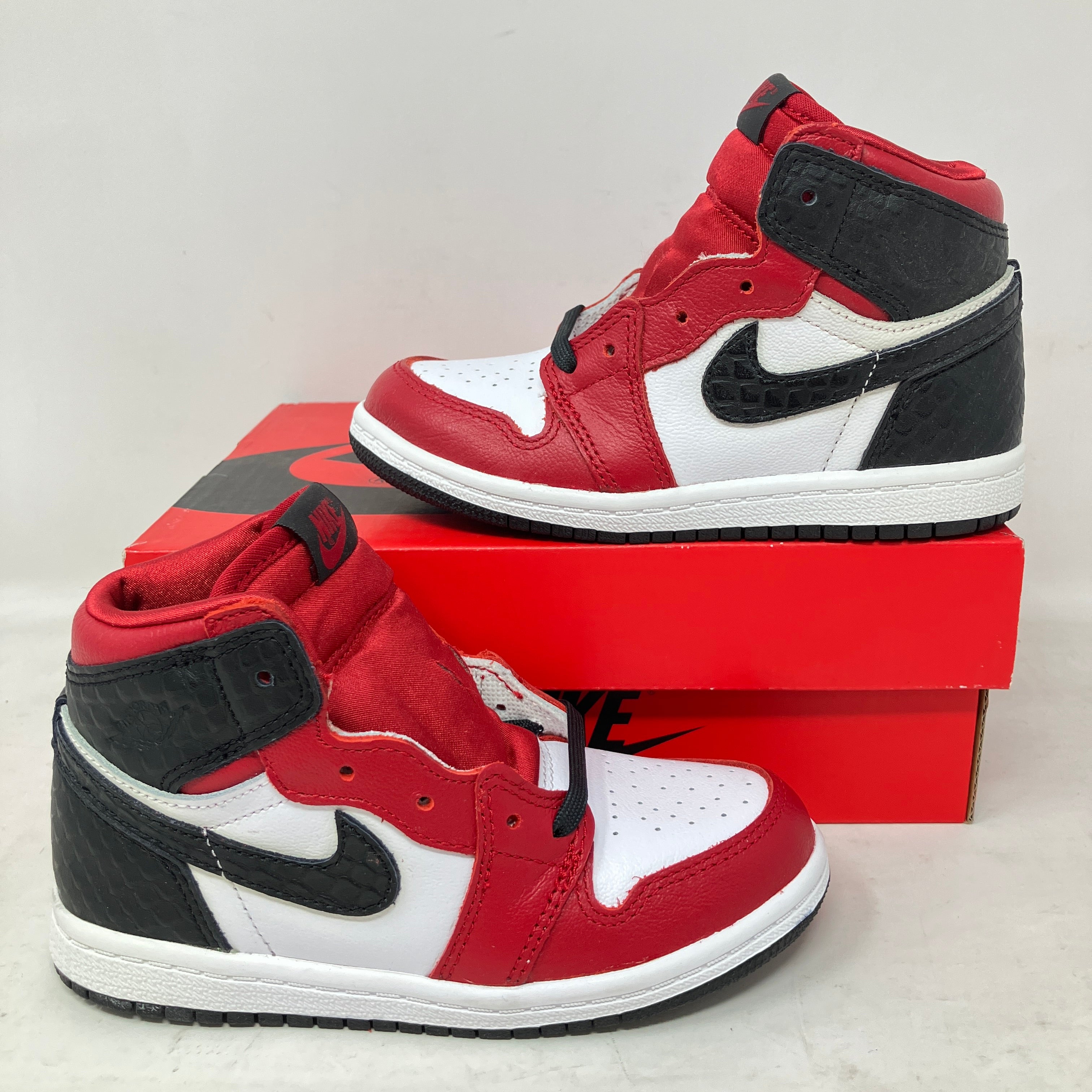 Jordan 1 Retro High Satin Snake Chicago (TD)(PS)