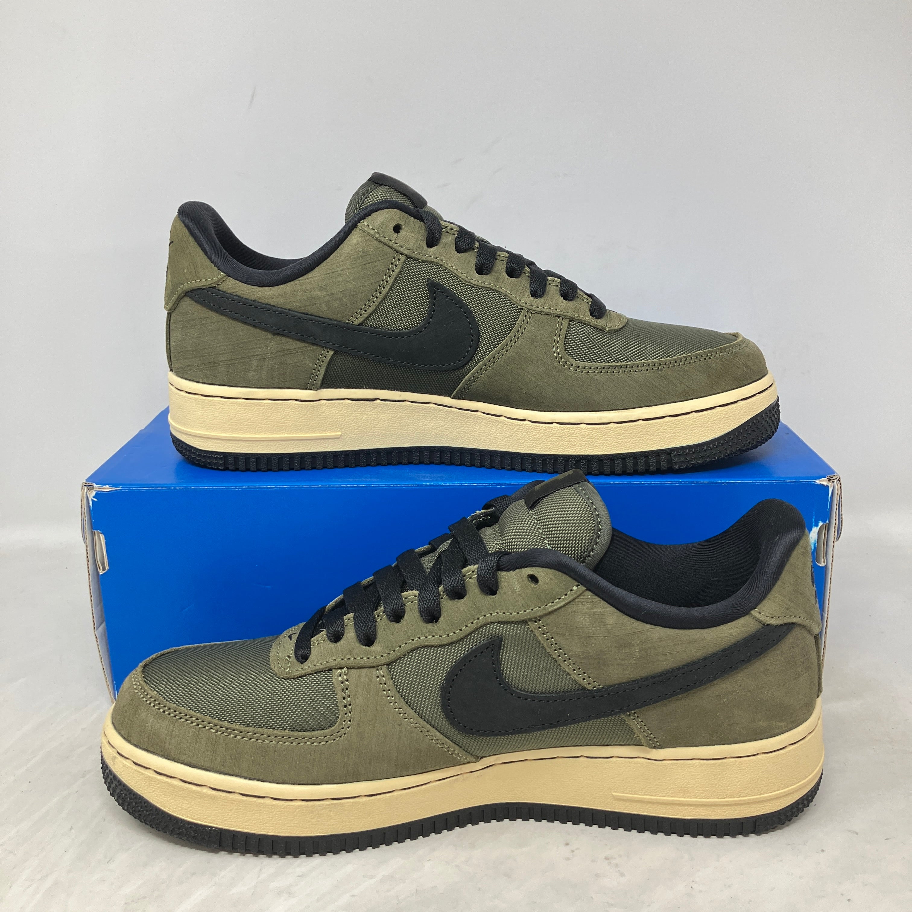 Nike Air Force 1 Low SP Undefeated Ballistic Dunk vs. AF1