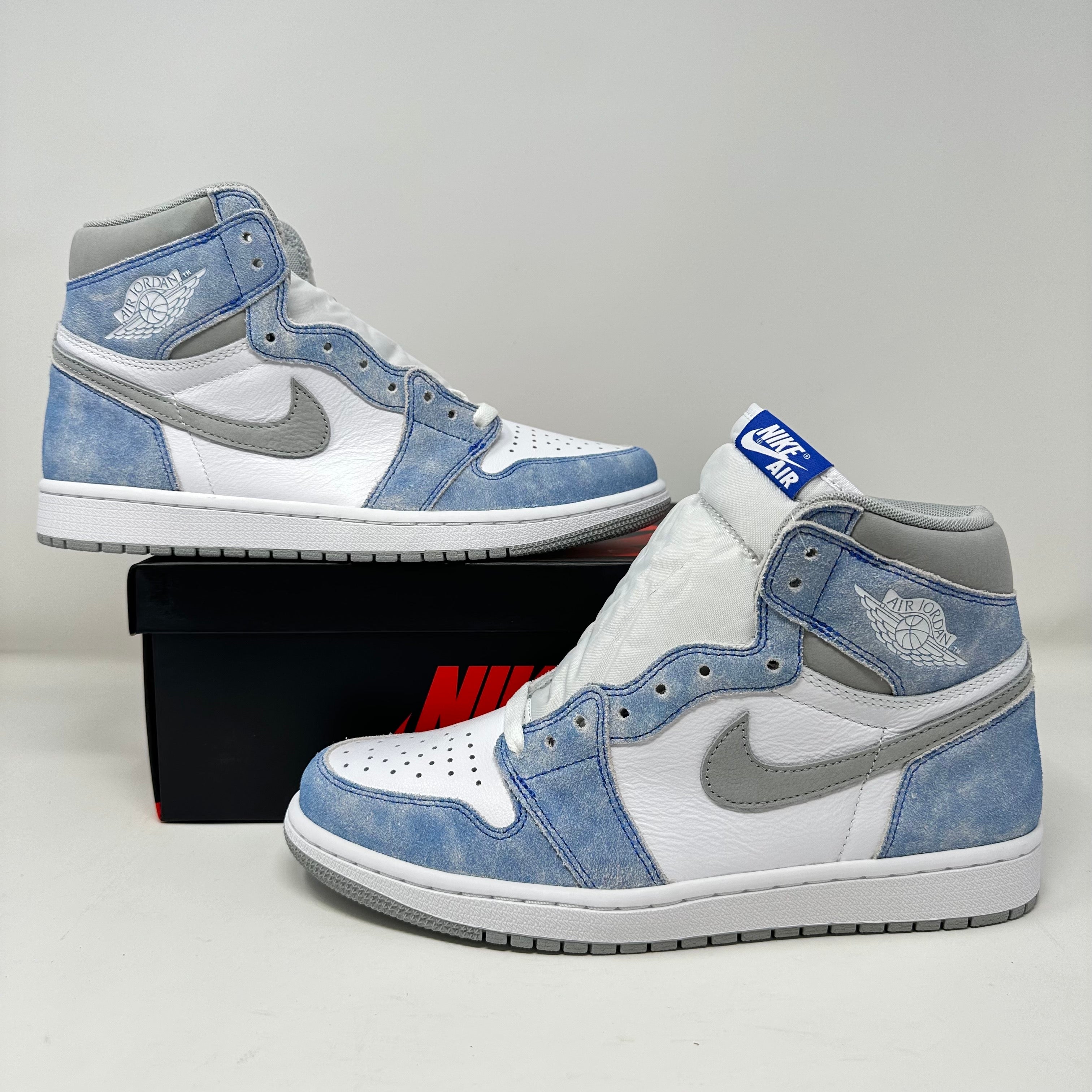 Jordan 1 Retro High Hyper Royal Smoke Grey