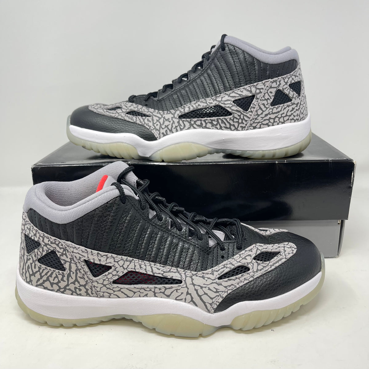 Jordan 11 Retro Low IE Black Cement