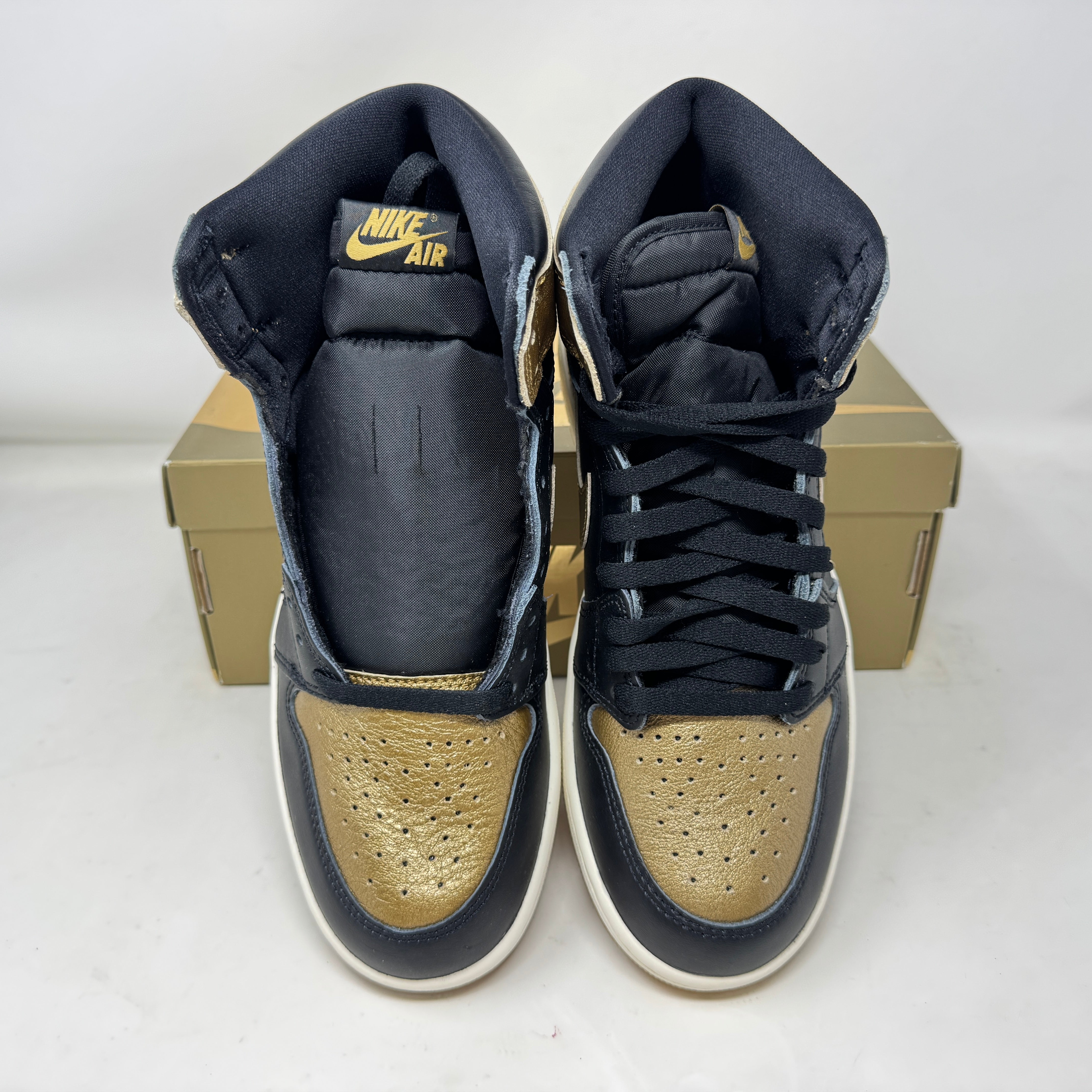 Jordan 1 Retro High OG Black Metallic Gold