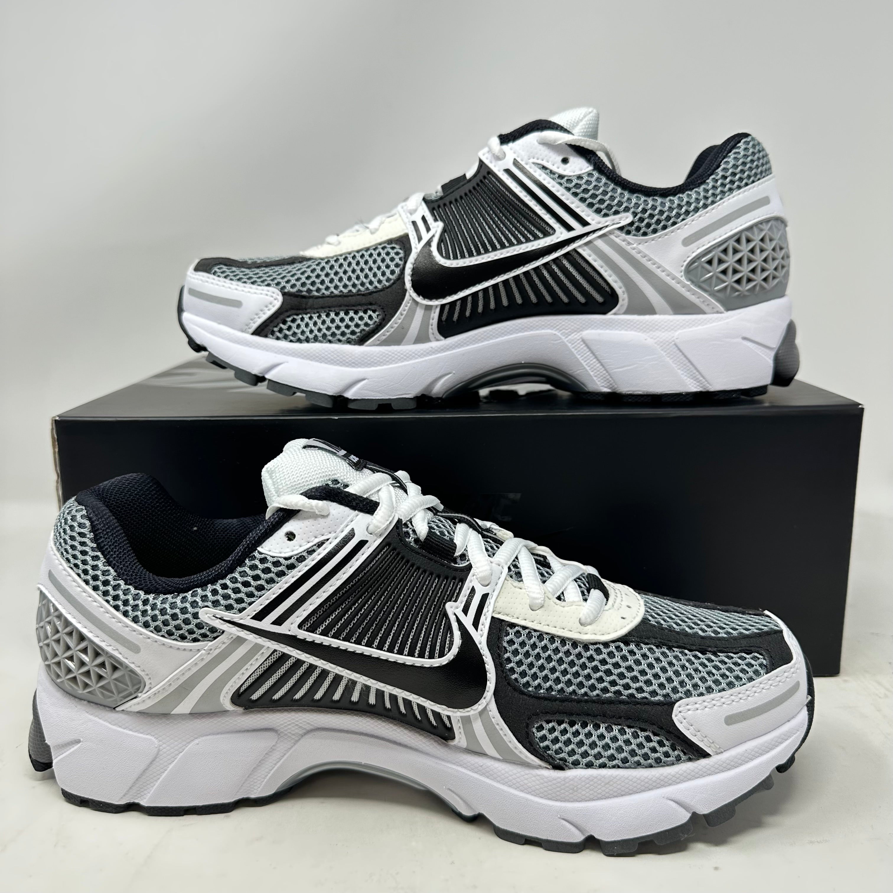 Nike Zoom Vomero 5 SE SP Dark Grey Black White
