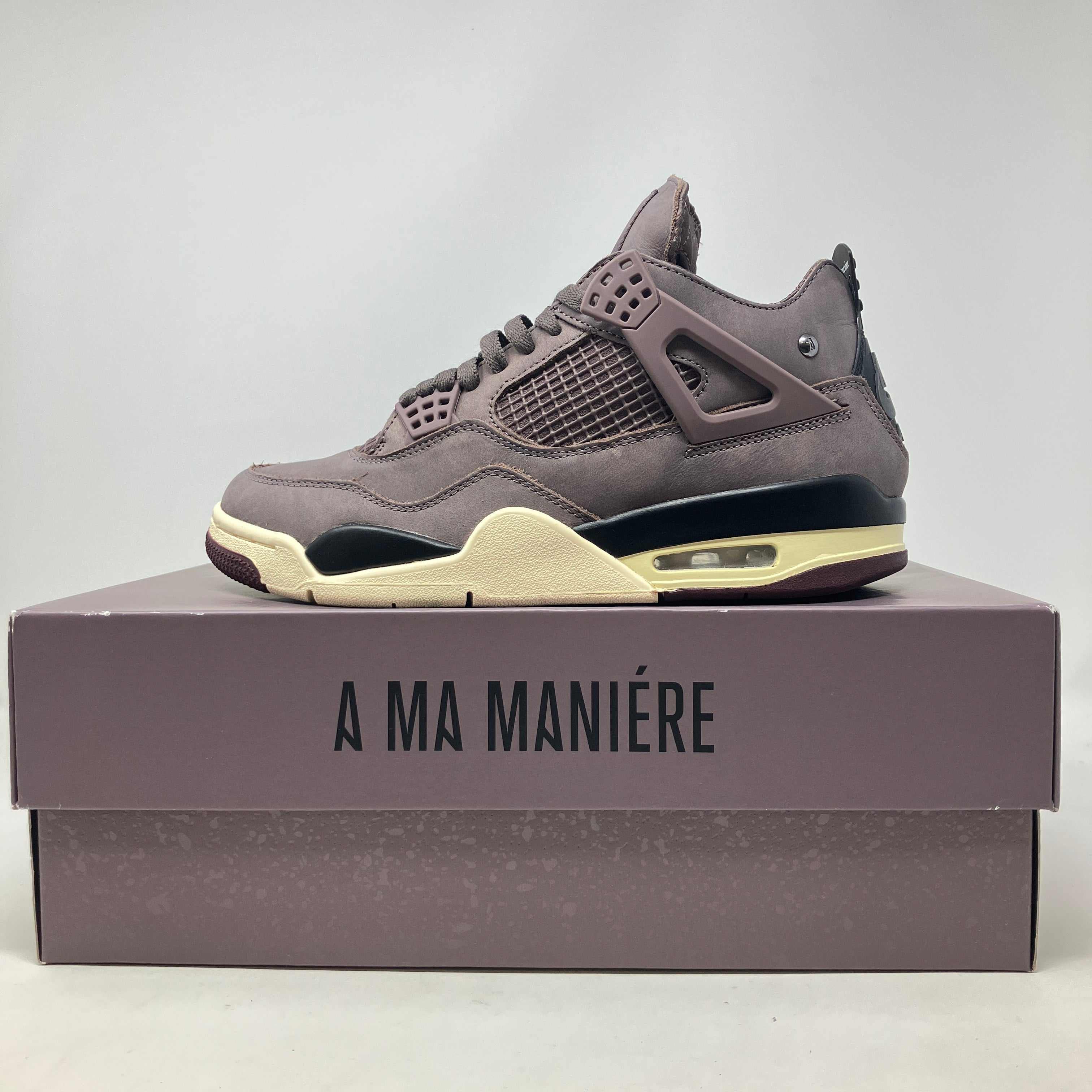 Jordan 4 Retro SP A Ma Maniére Violet Ore sneaker on matching box, pre-owned with accessories included