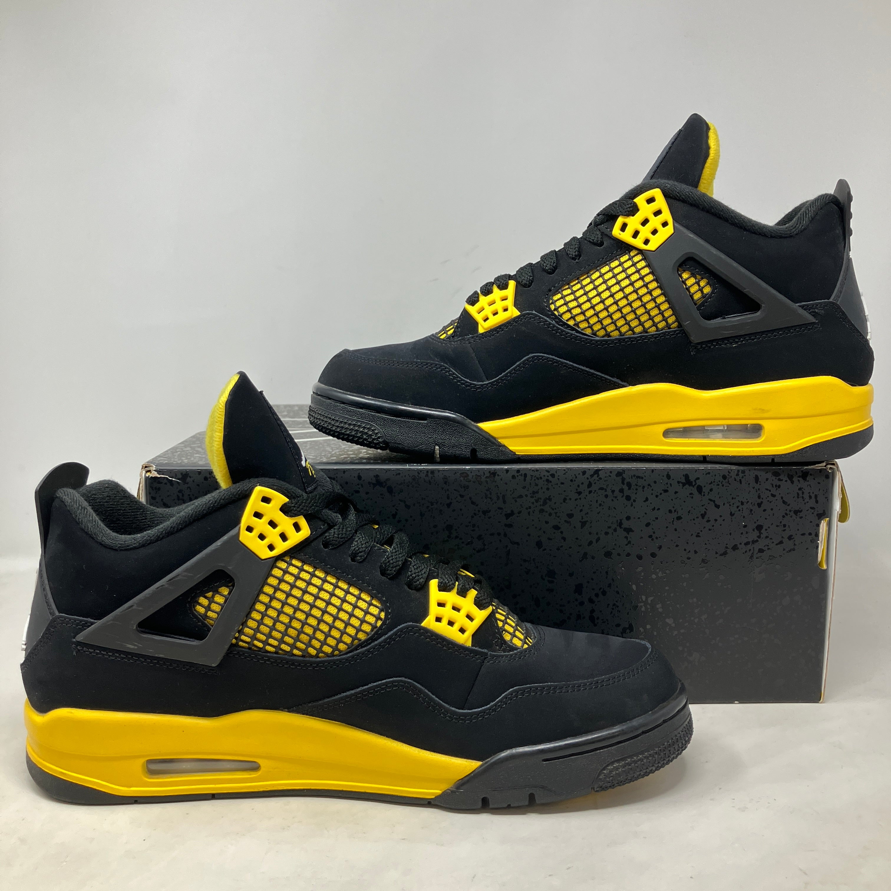 Jordan 4 Retro Thunder (2023)