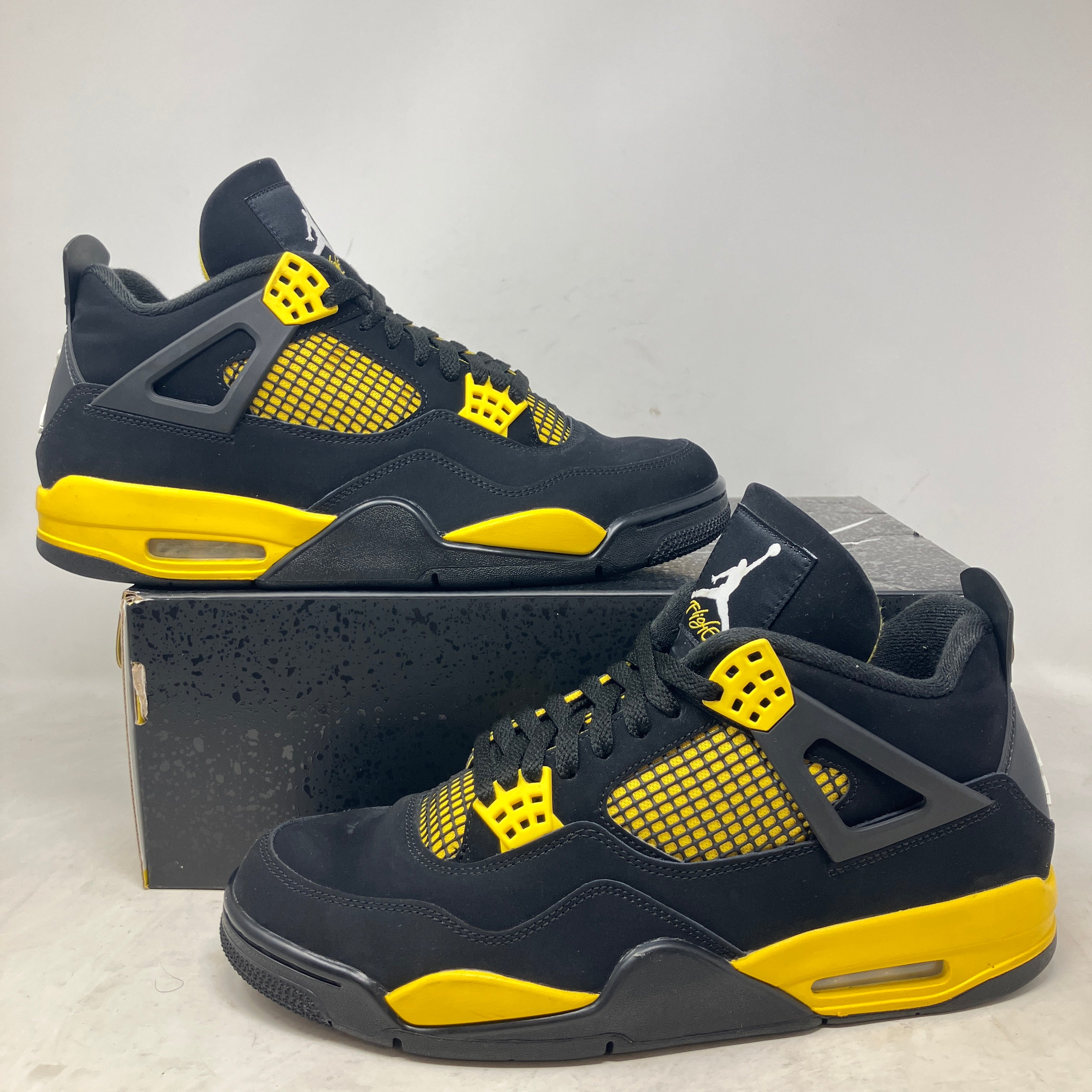 Jordan 4 Retro Thunder (2023)