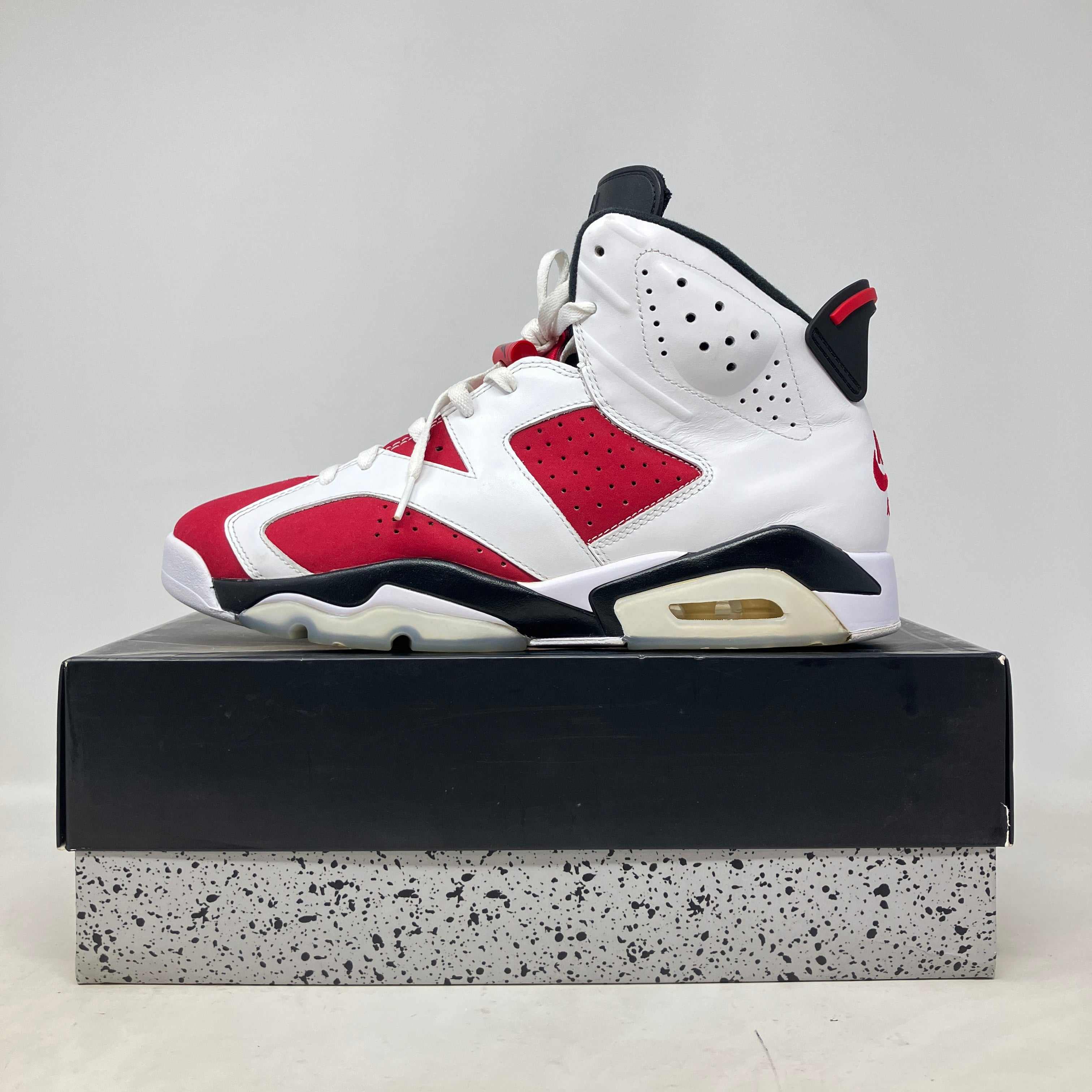 Pre owned Jordan 6 Retro Carmine sneaker on replacement box side view