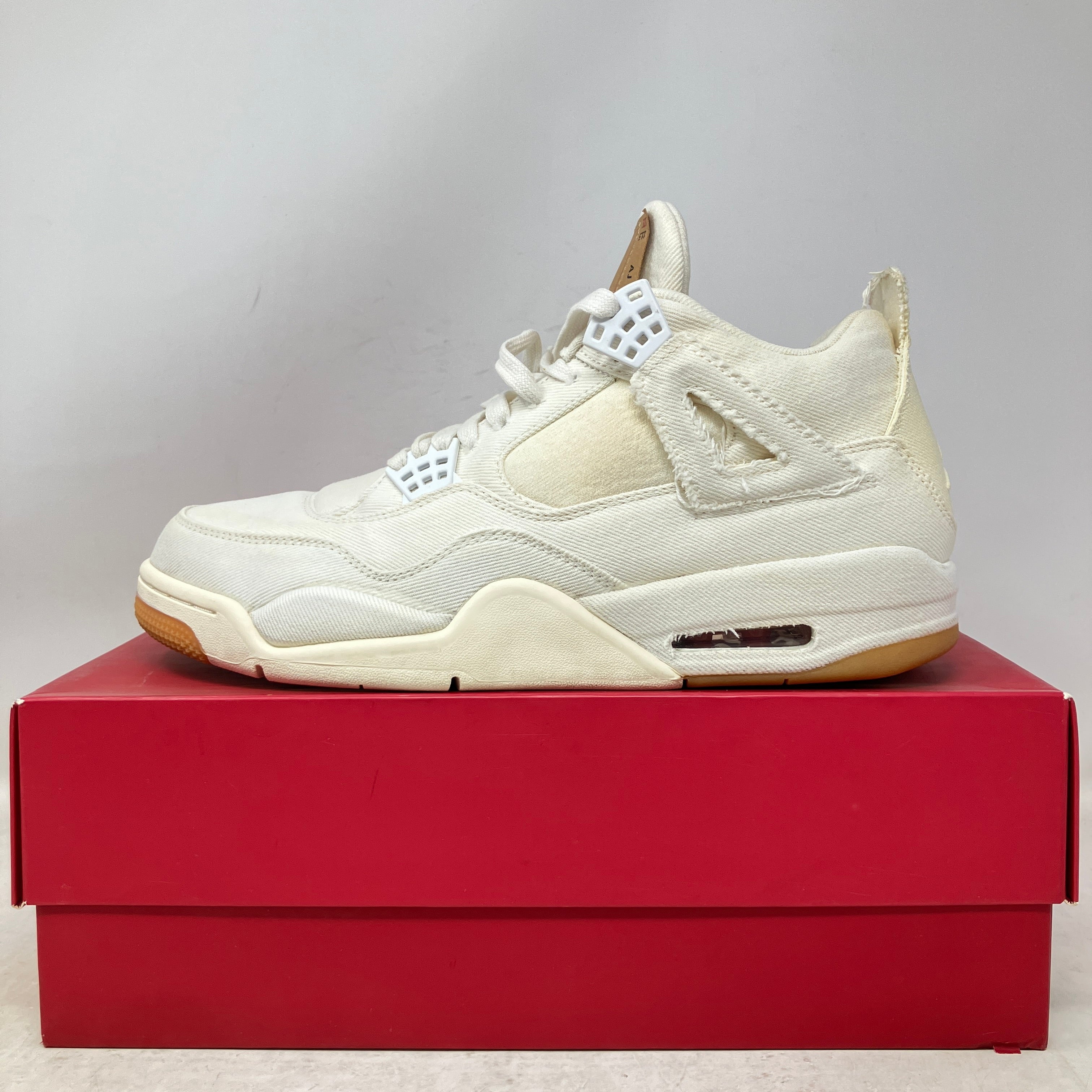 Jordan 4 Retro Levi's White (Blank Tag)