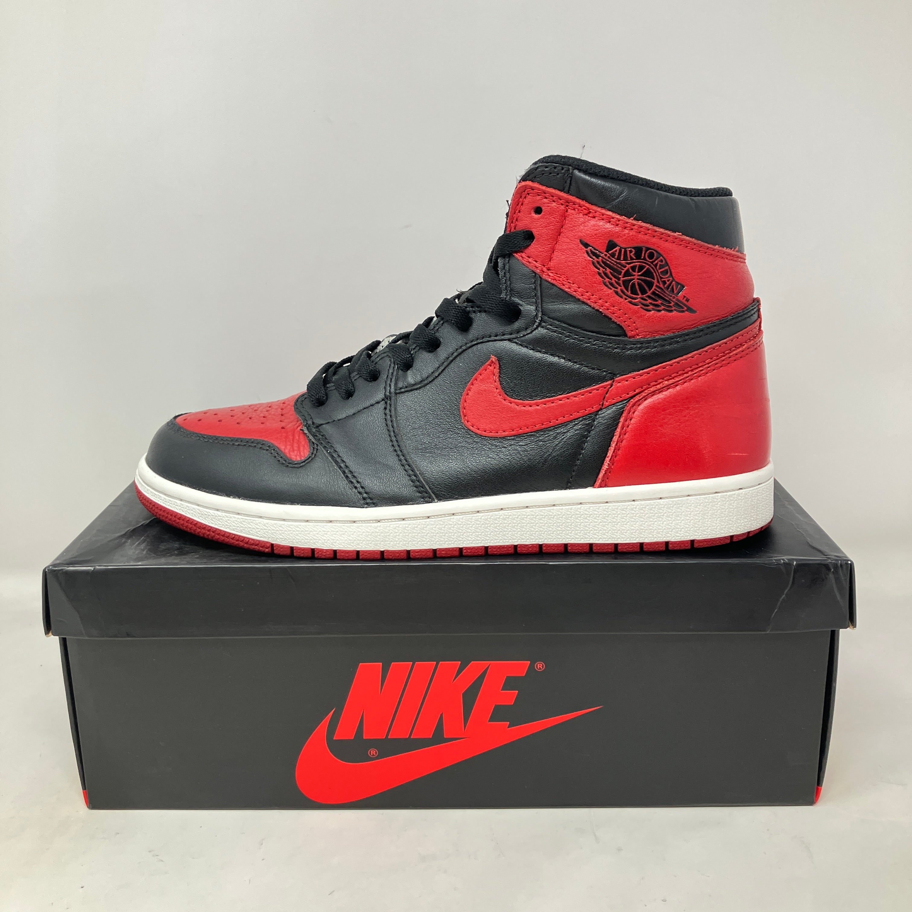 Pre-owned Jordan 1 Retro High Bred Banned 2016 sneaker in black and red on Nike box, missing extra laces but includes all other accessories