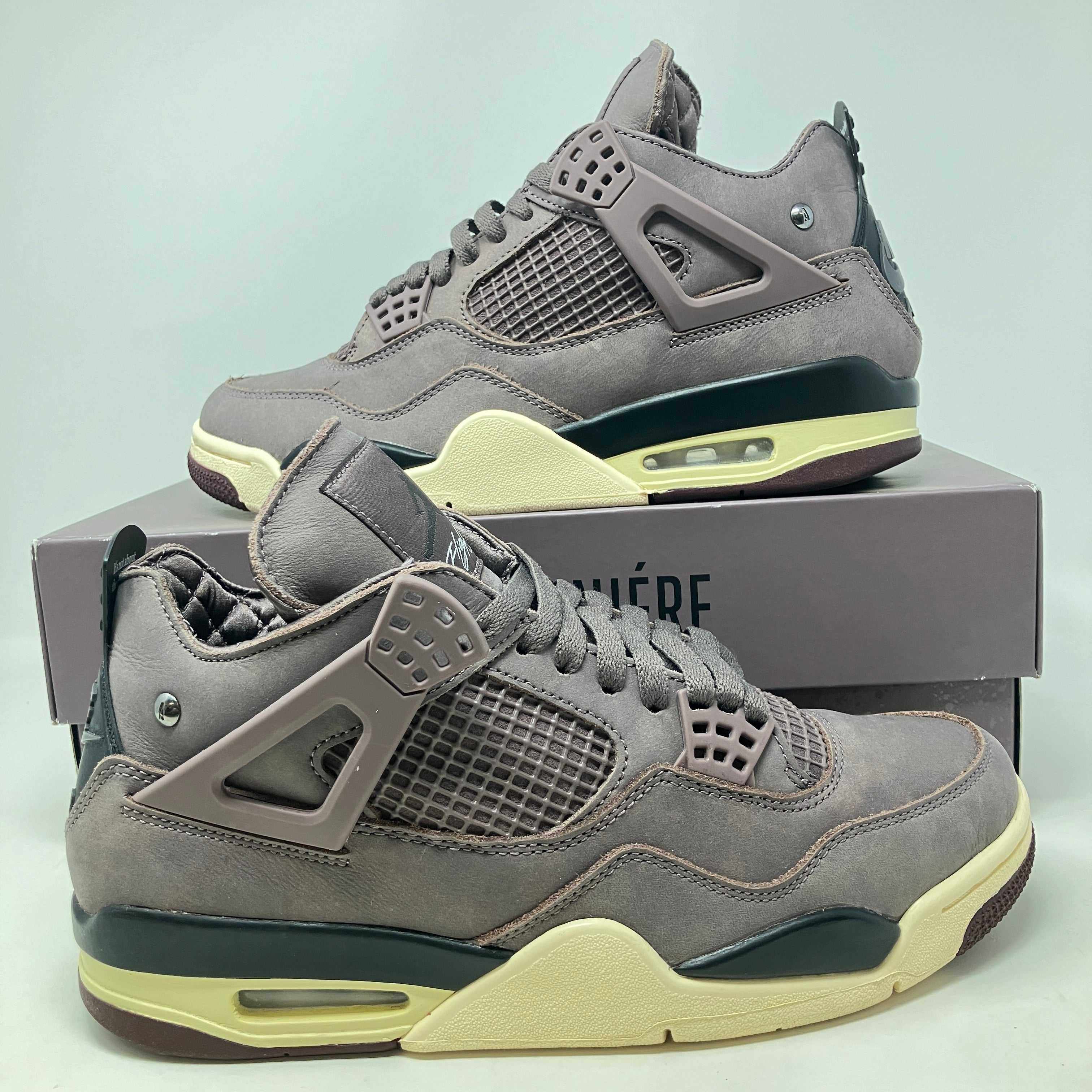 Jordan 4 Retro SP A Ma Maniére Violet Ore sneakers, pre-owned, with box and accessories.