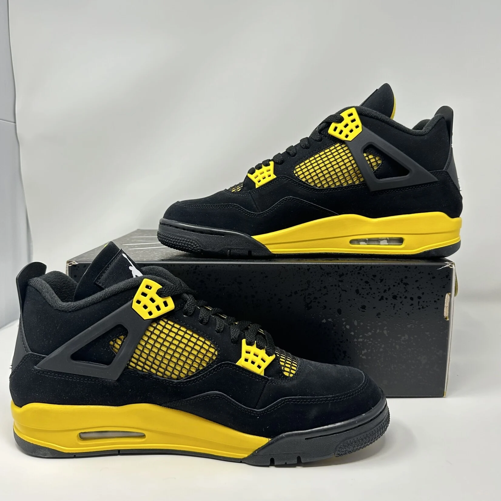 Jordan 4 Retro Thunder (2023)