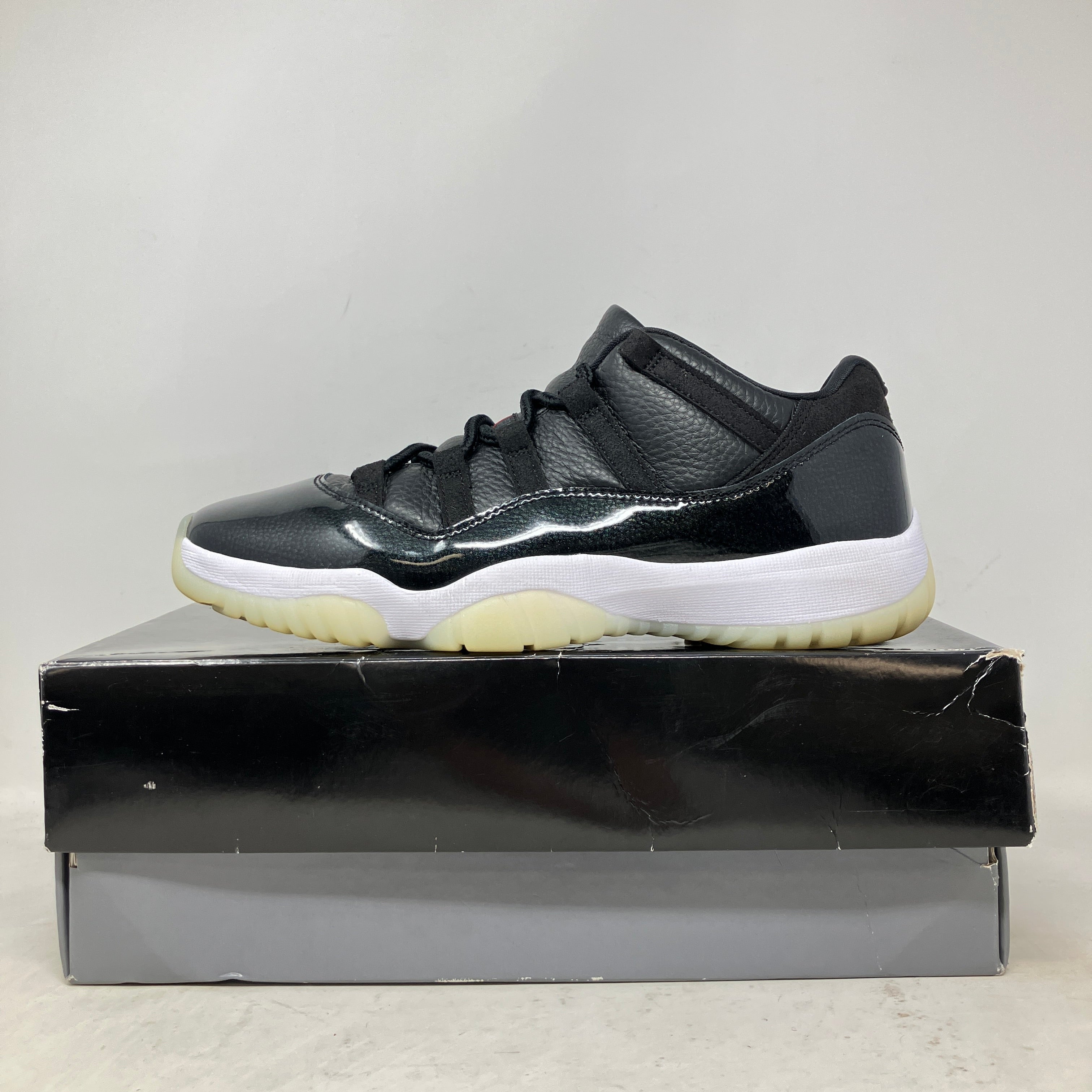 Jordan 11 Retro Low 72-10