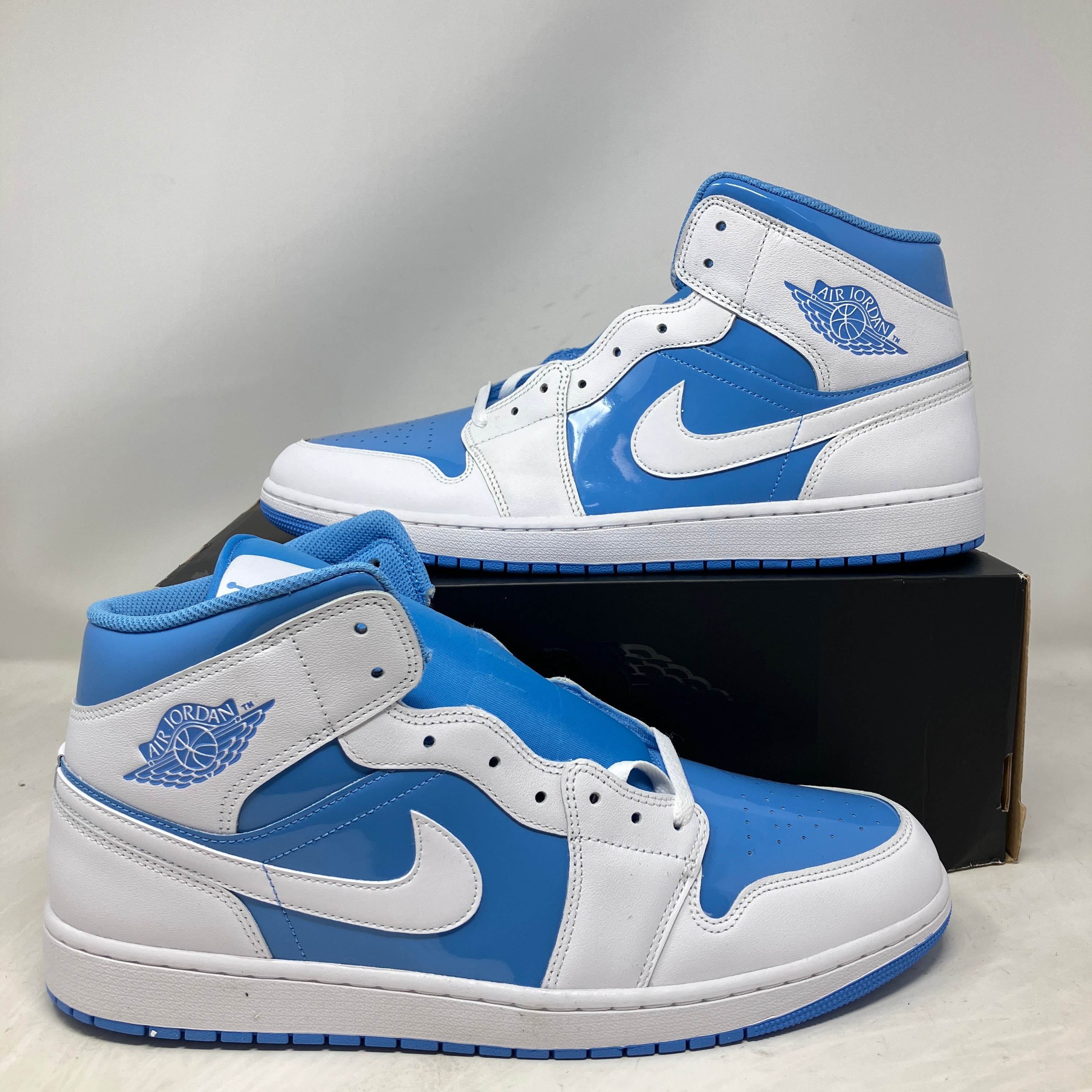 Jordan 1 Mid Legend Blue