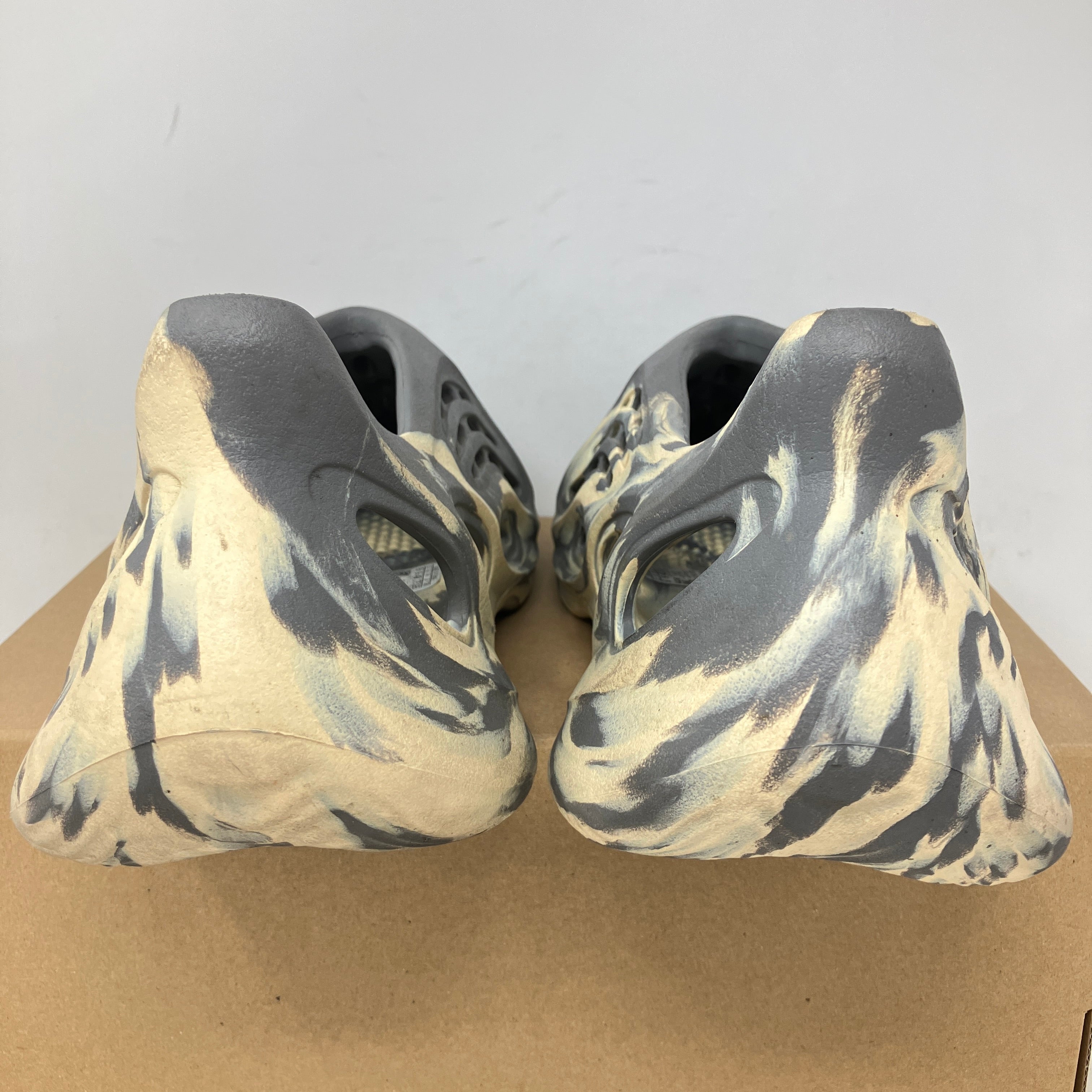 adidas Yeezy Foam RNNR MXT Moon Gray