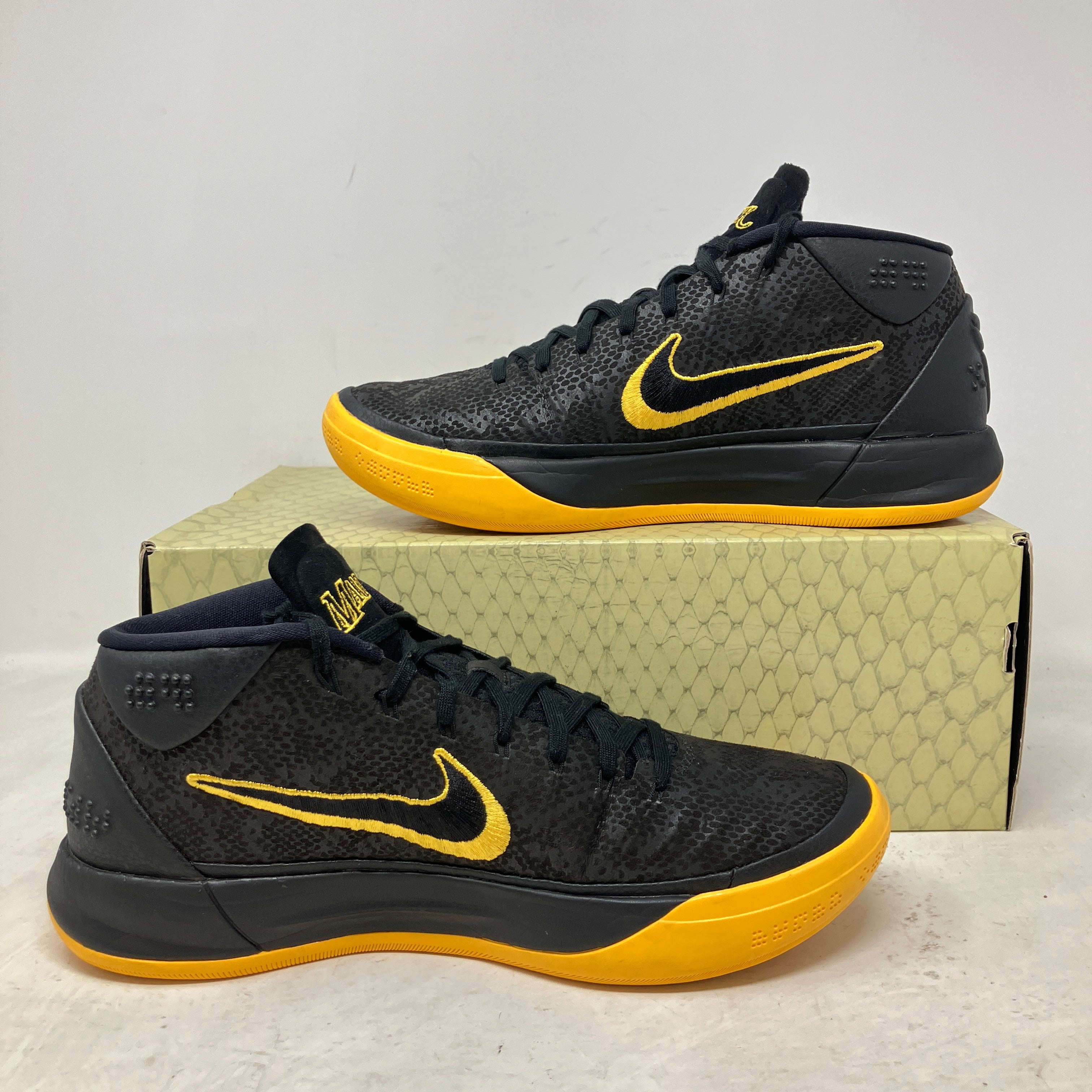 Nike Kobe A.D. Mid Lakers Black Mamba