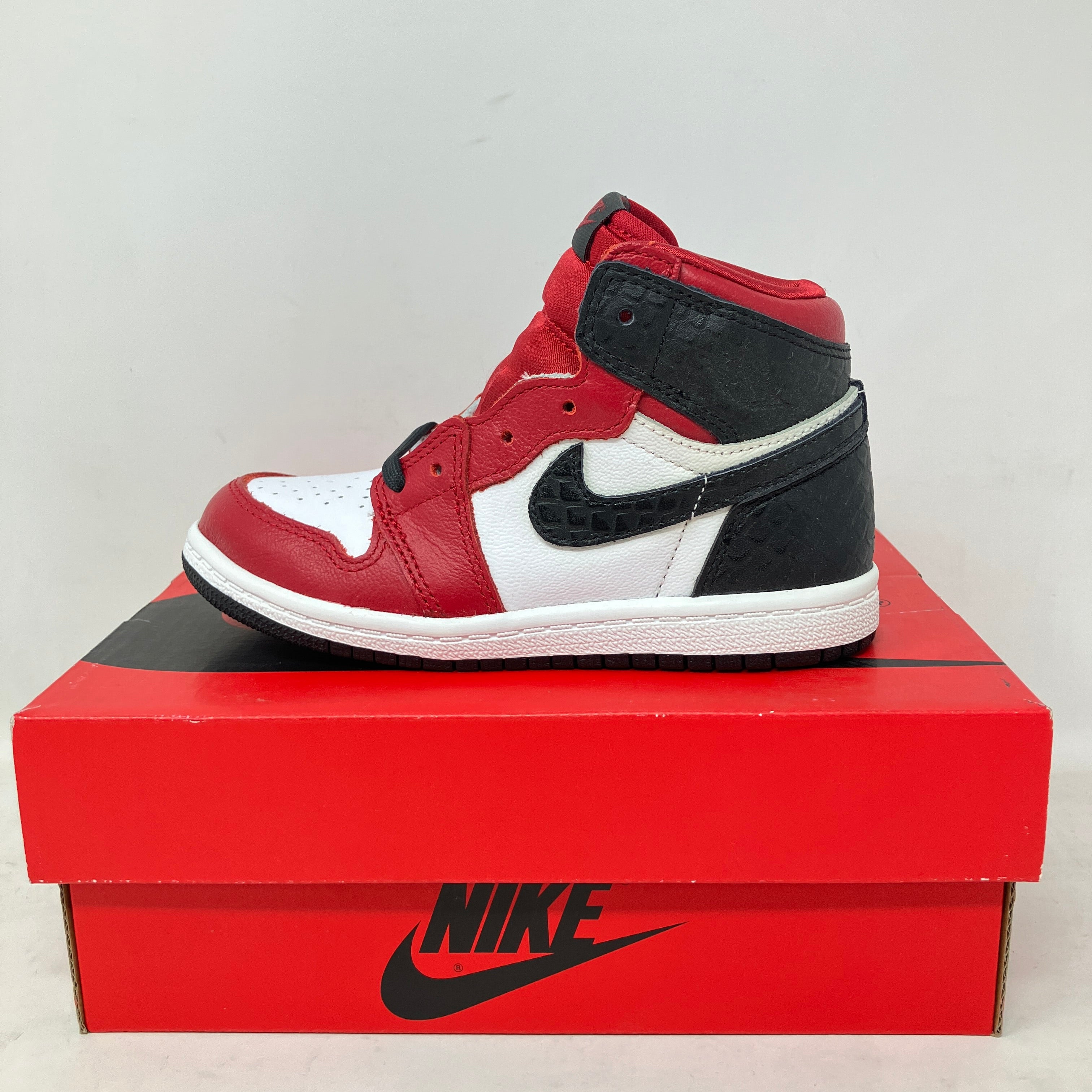 Jordan 1 Retro High Satin Snake Chicago (TD)(PS)