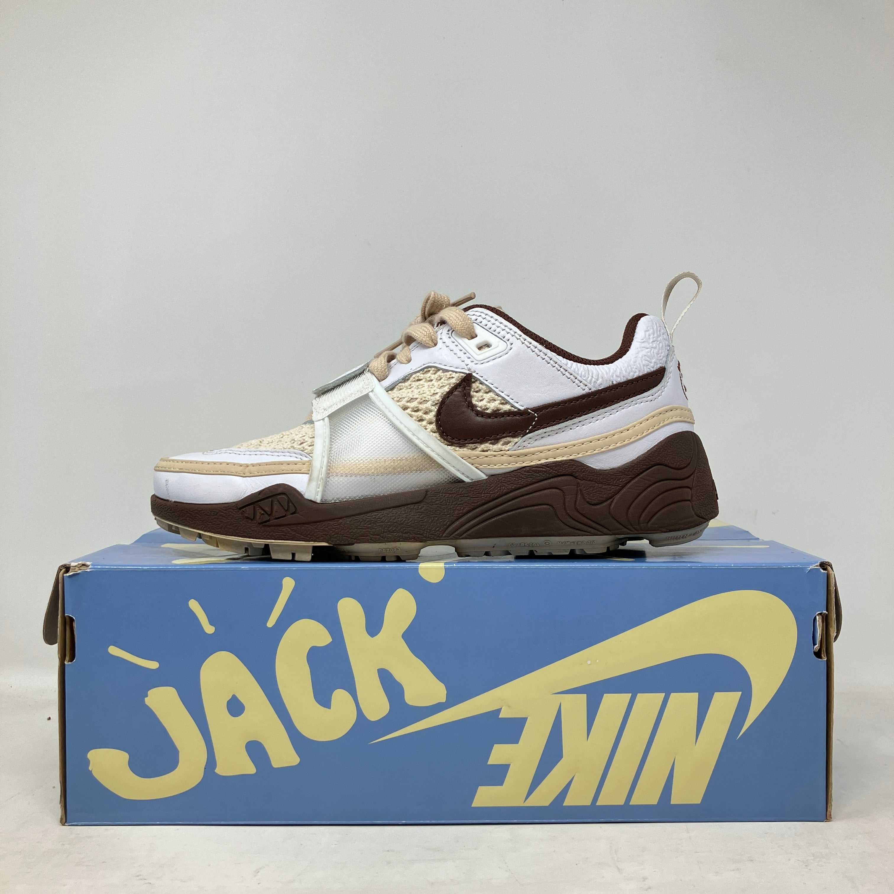 Nike Zoom Field Jaxx Travis Scott light chocolate sneaker on blue Jack Nike box, pre-owned with accessories included