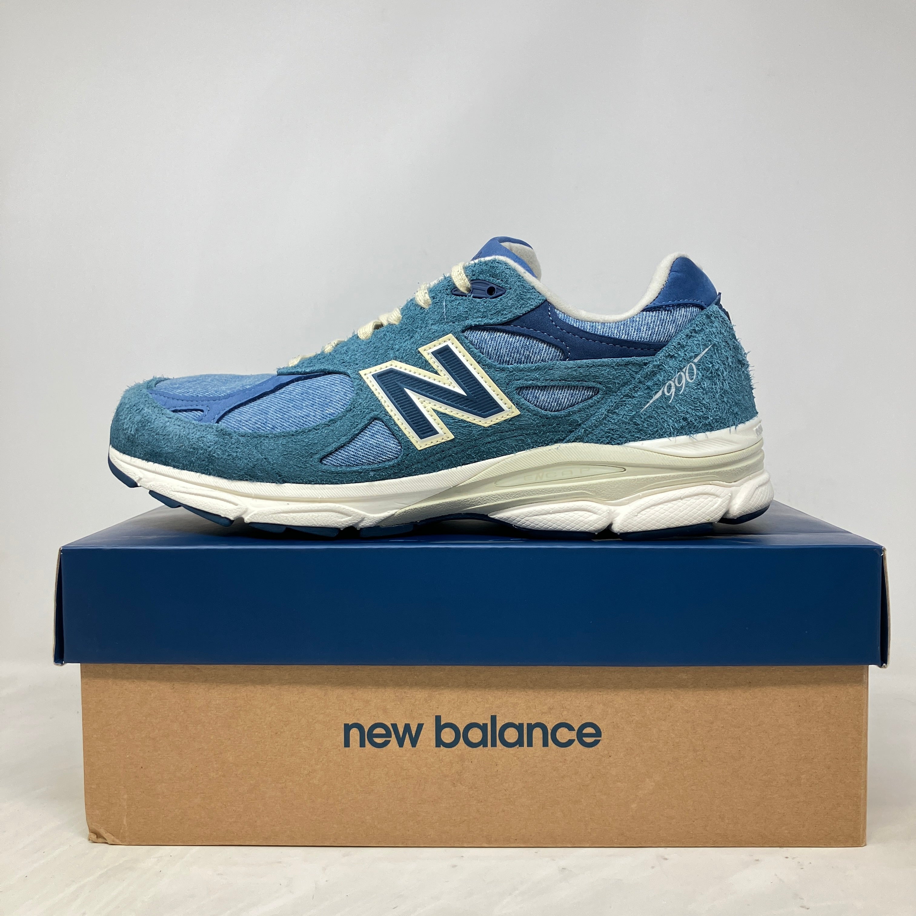 New Balance 990v3 MiUSA Levi's Denim