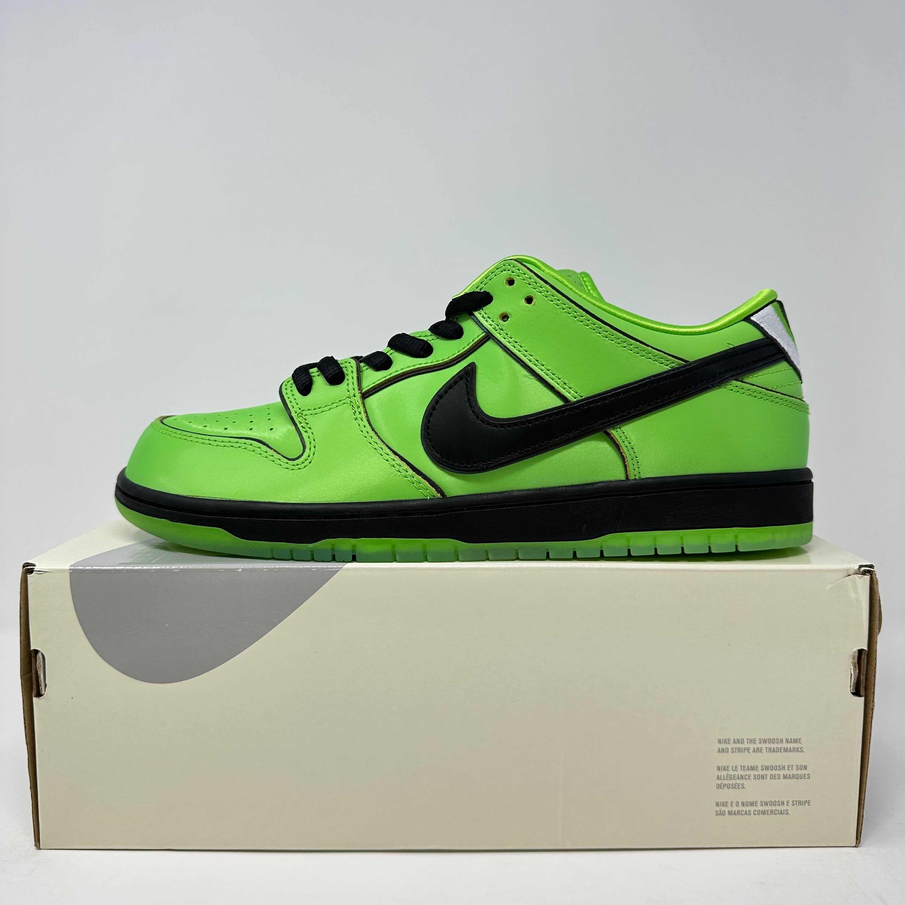 Nike SB Dunk Low The Powerpuff Girls Buttercup green and black sneaker on box brand new