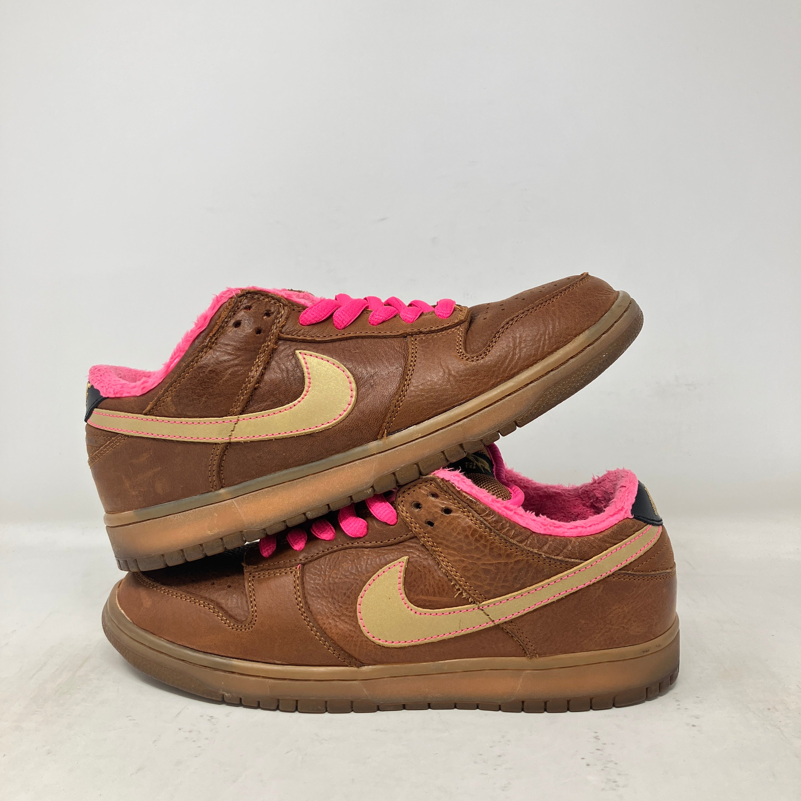 Nike SB Dunk Low Gibson Guitar Case