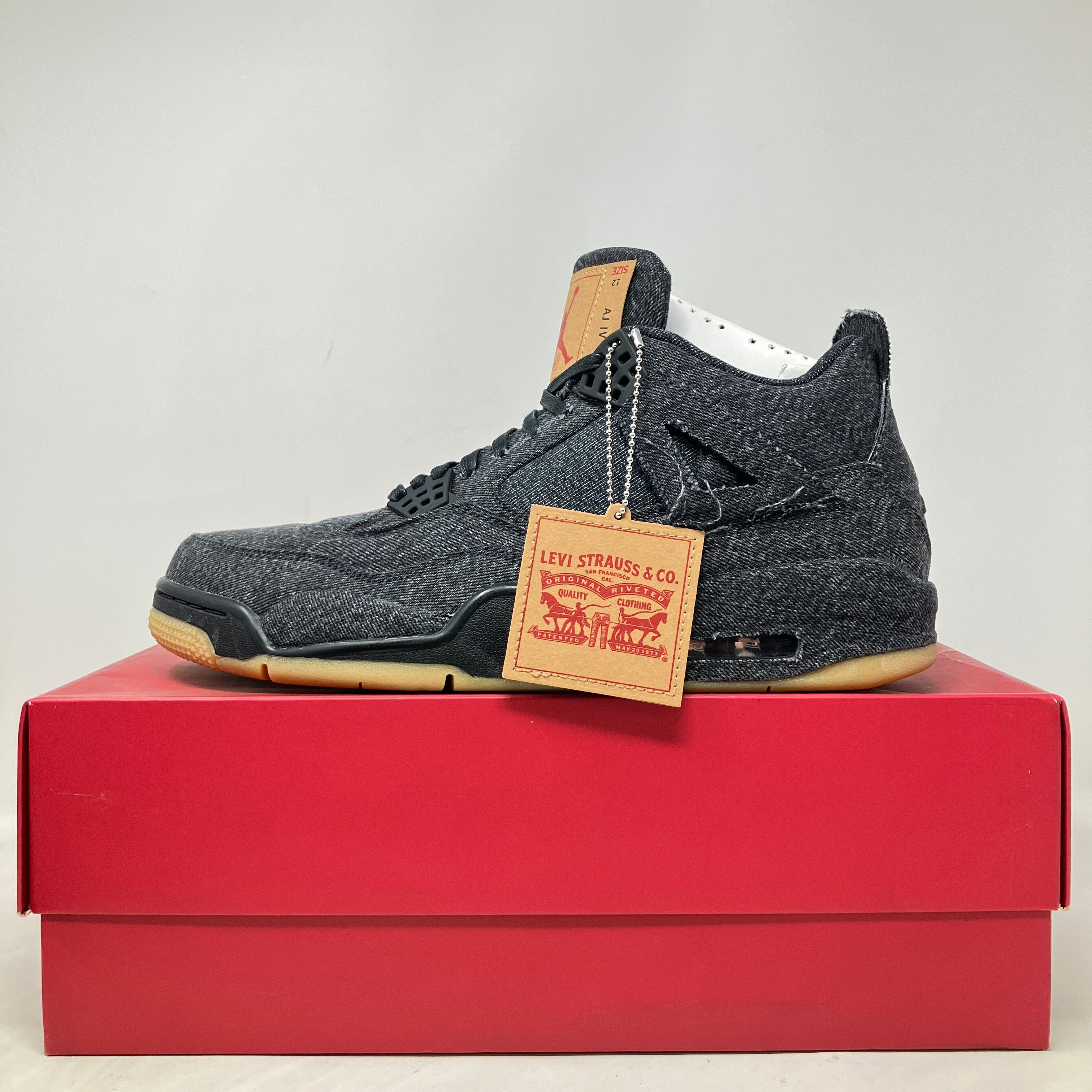 Jordan 4 Retro Levi's Black (Levi's Tag)