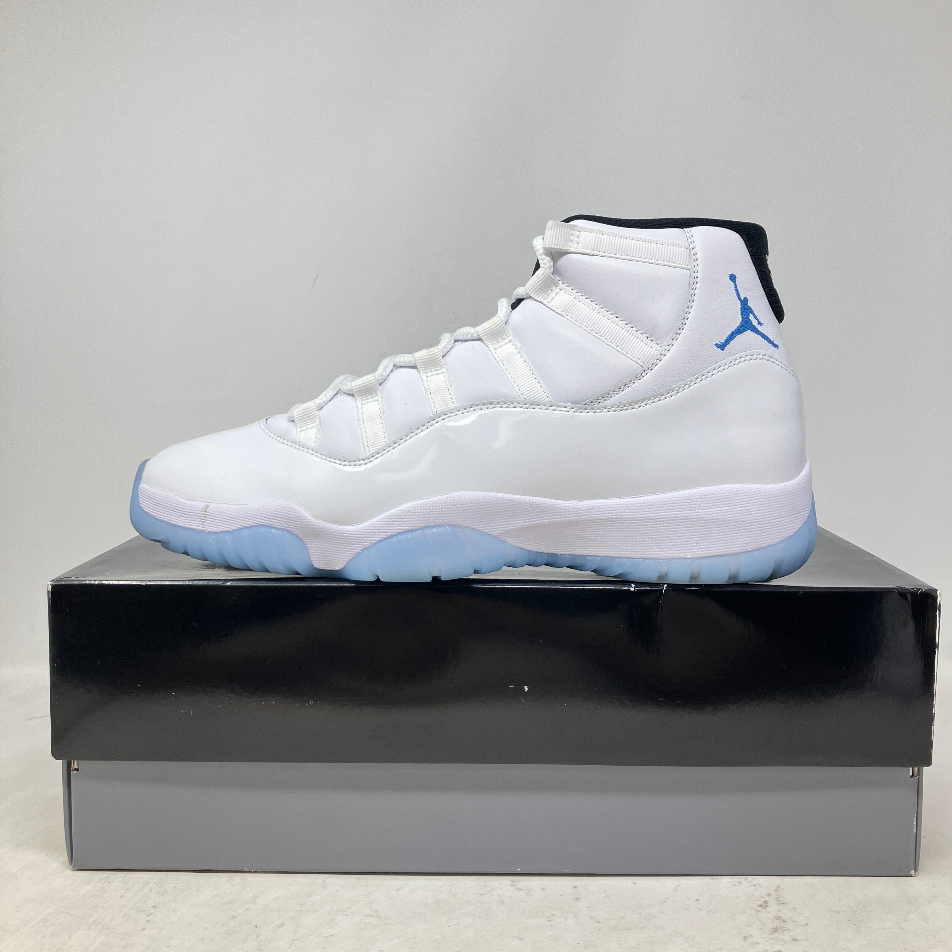 Jordan 11 Retro Legend Blue (2024)