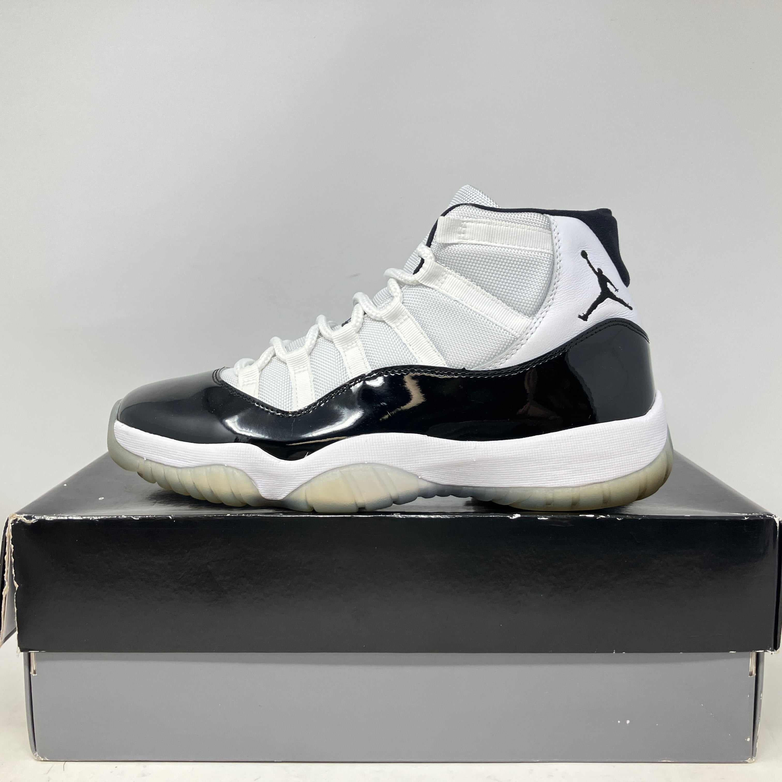 Pre-owned Jordan 11 Retro Concord 2018 sneaker with all accessories on box