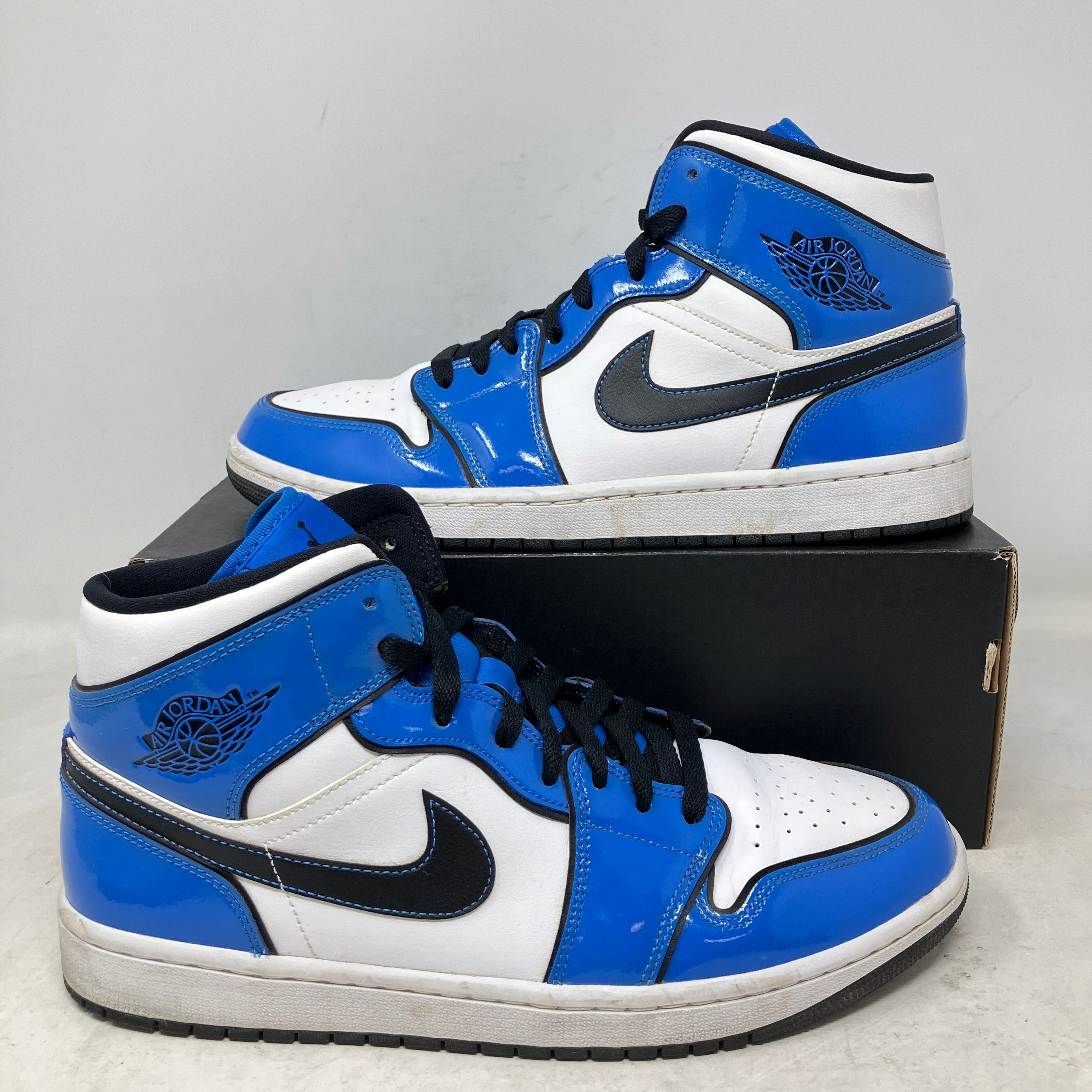 Jordan 1 Mid Signal Blue