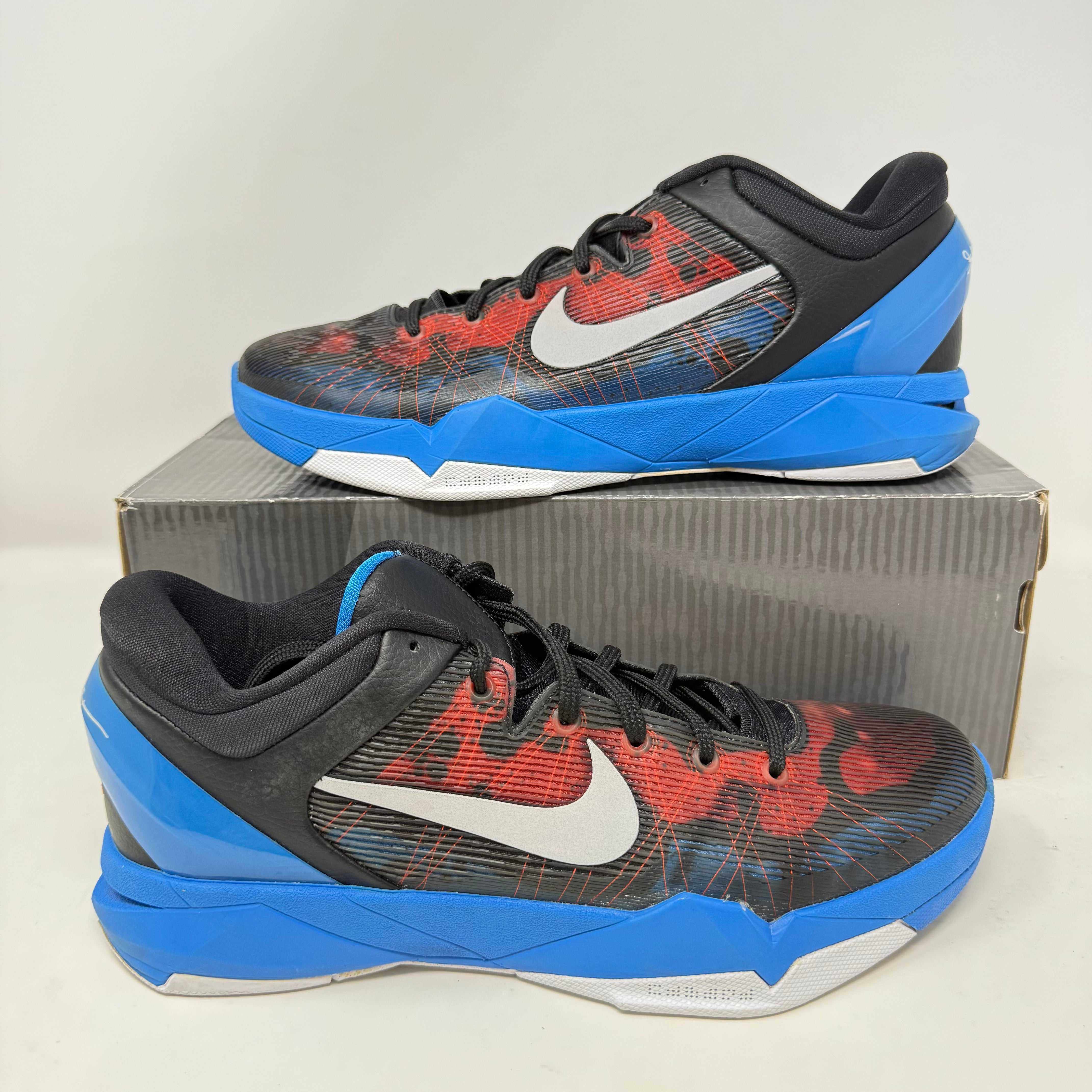 Nike Kobe 7 Poison Dart Frog sneakers in blue, pre-owned, with all accessories included.
