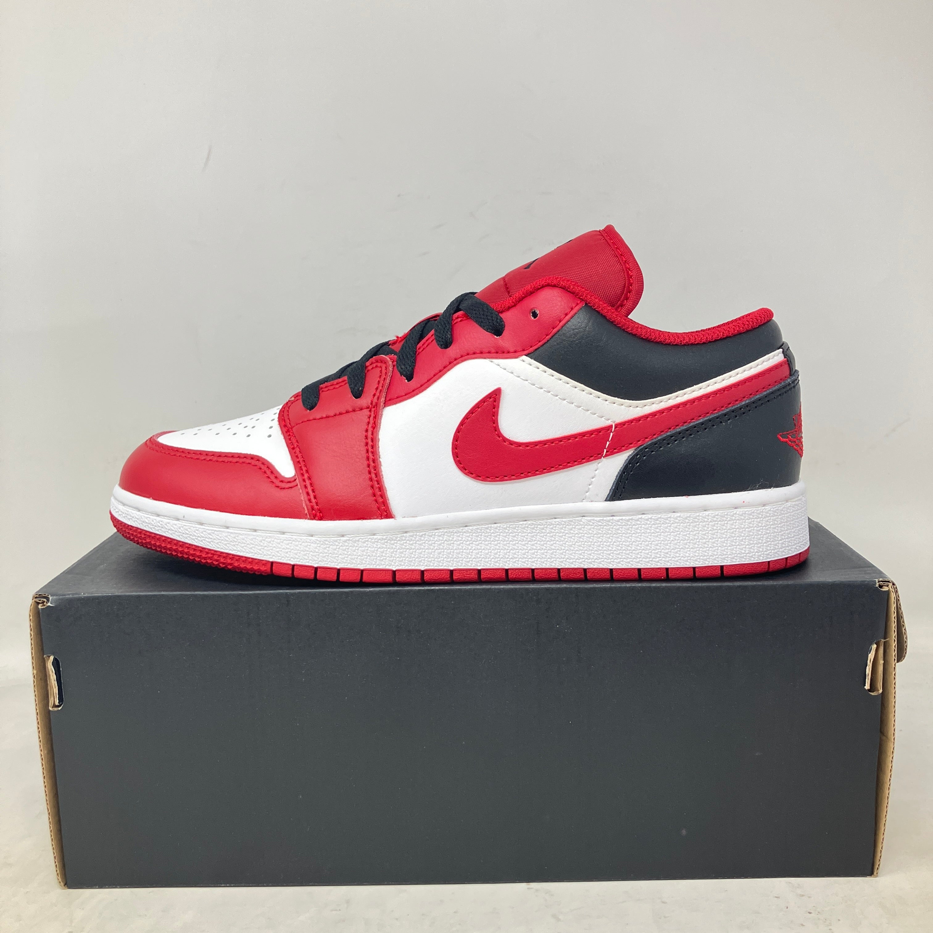 Jordan 1 Low Bulls (GS)