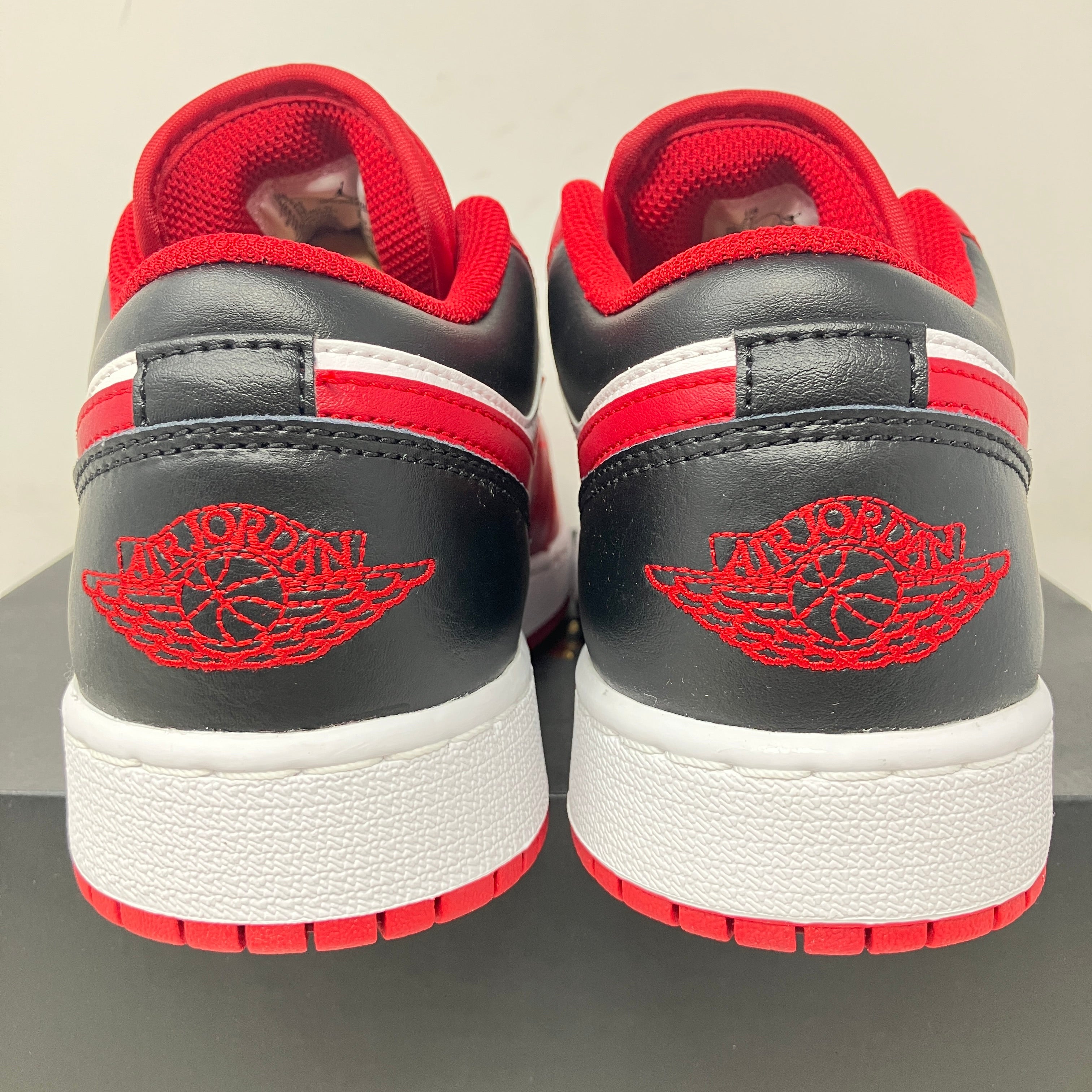 Jordan 1 Low Bulls (GS)