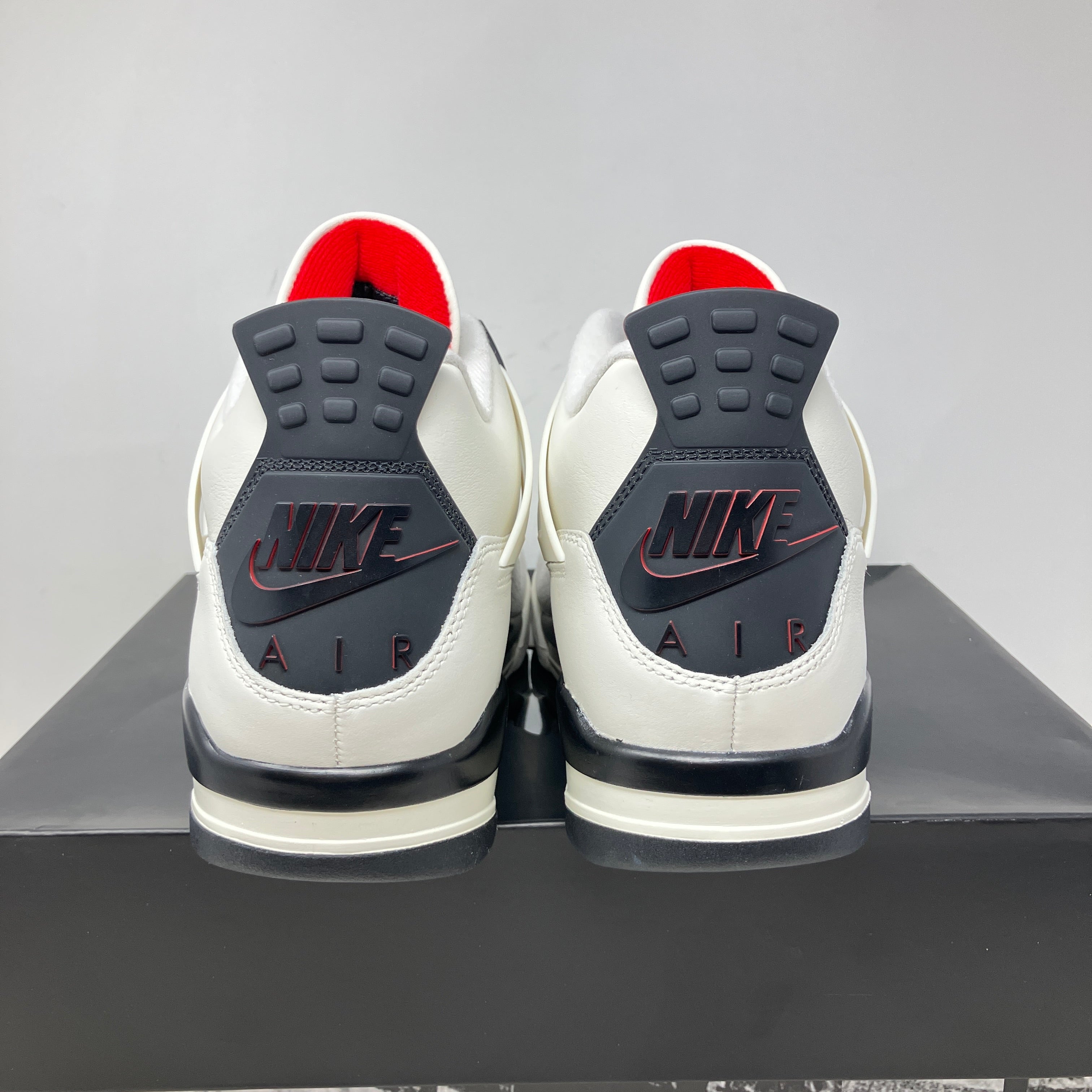 Jordan 4 Retro OG Flight Club