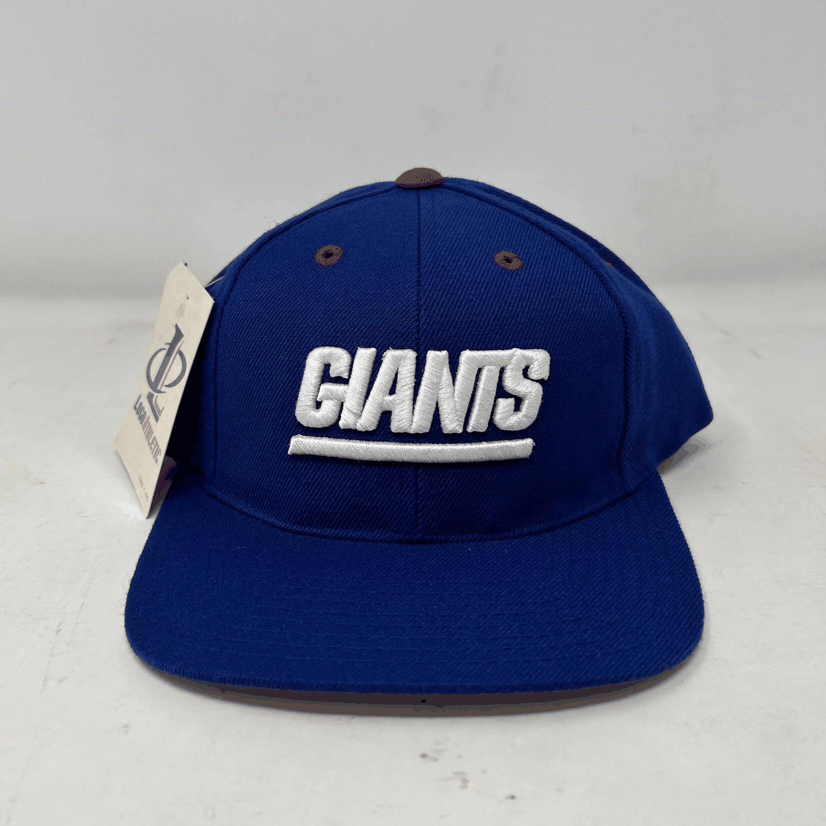 Vintage New York Giants snapback cap with embroidered logo in blue, brand new condition
